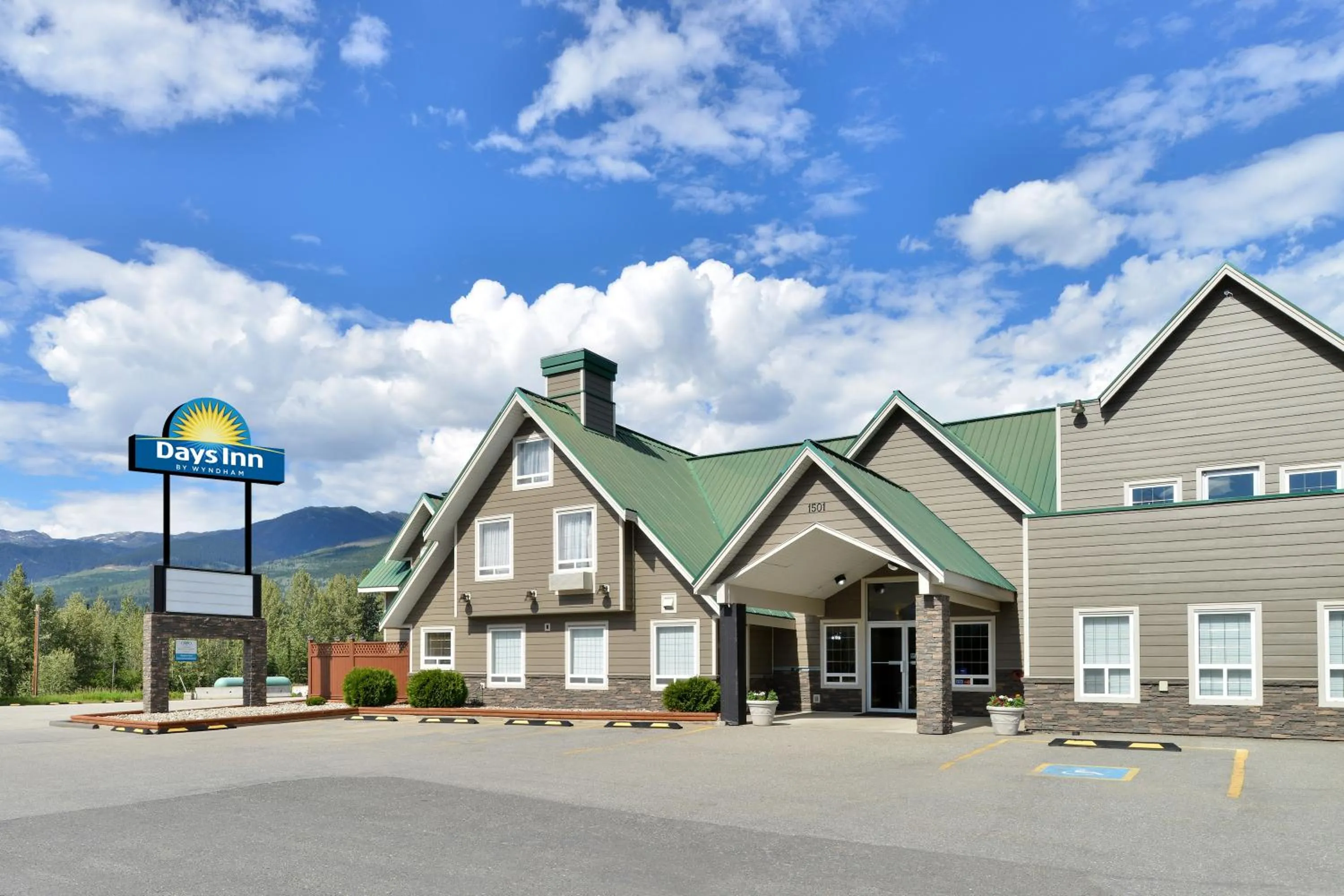 Property building in Days Inn by Wyndham Valemount