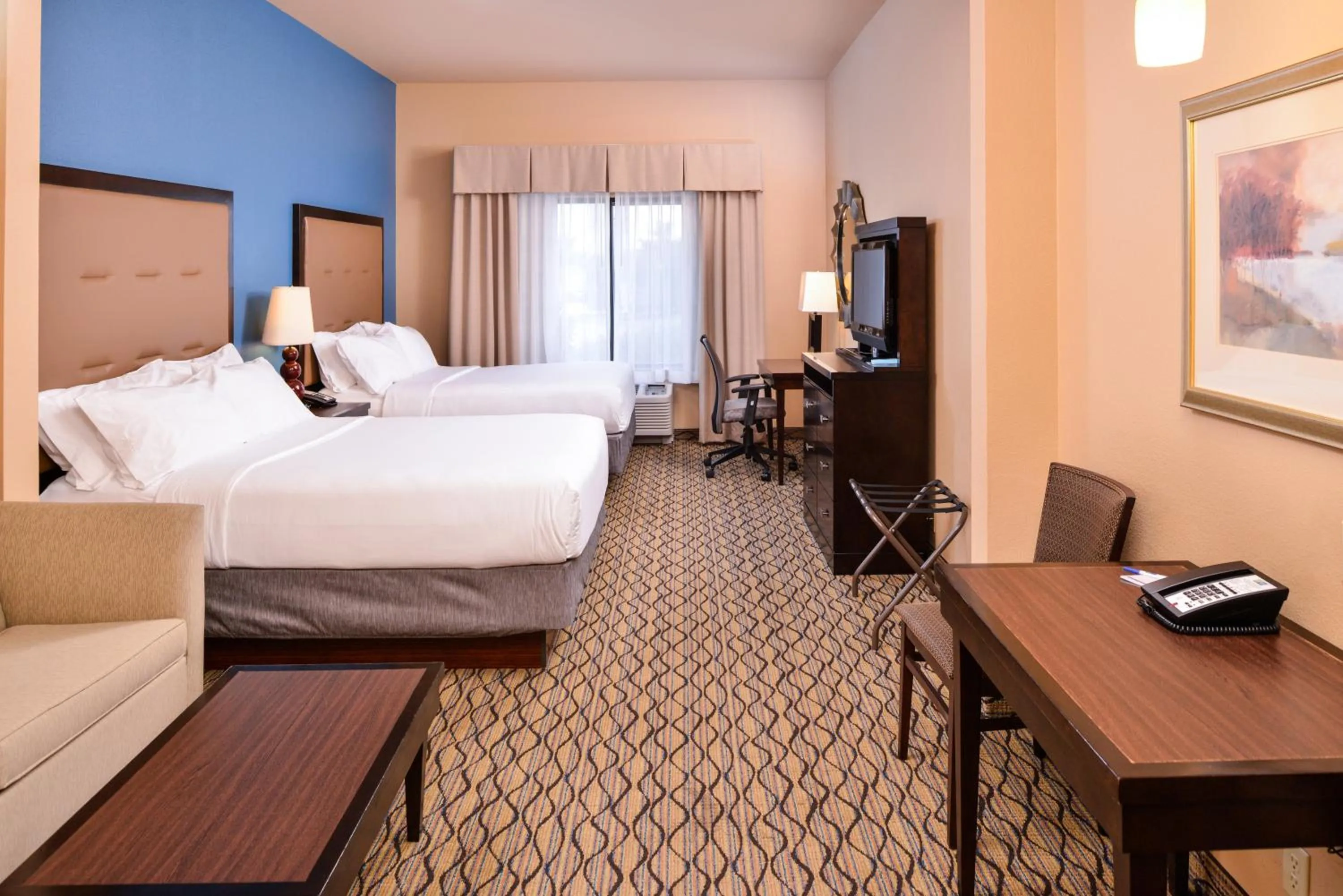 Photo of the whole room, Bed in Holiday Inn Express & Suites Wichita Falls by IHG