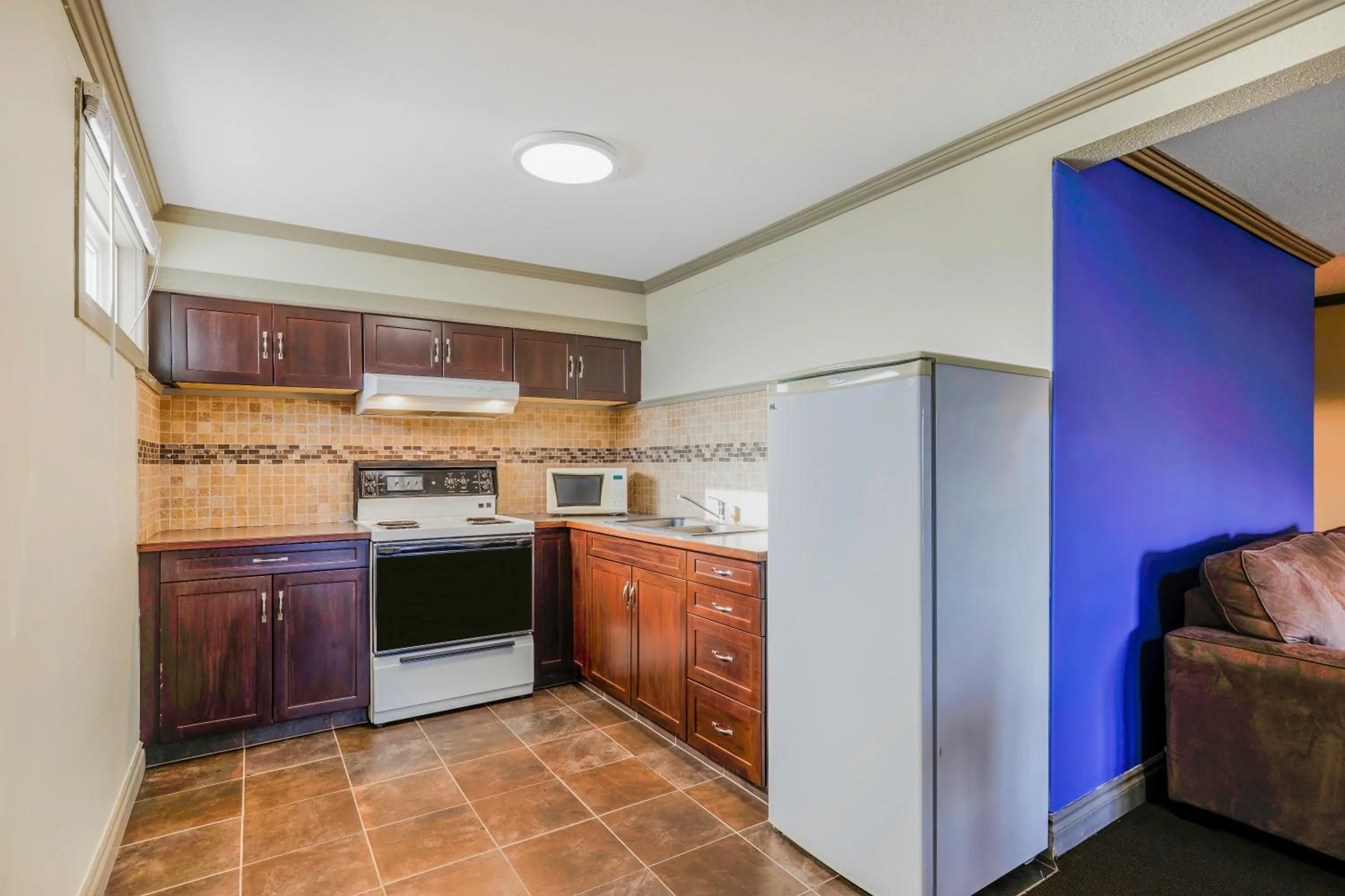 kitchen in Days Inn by Wyndham Golden