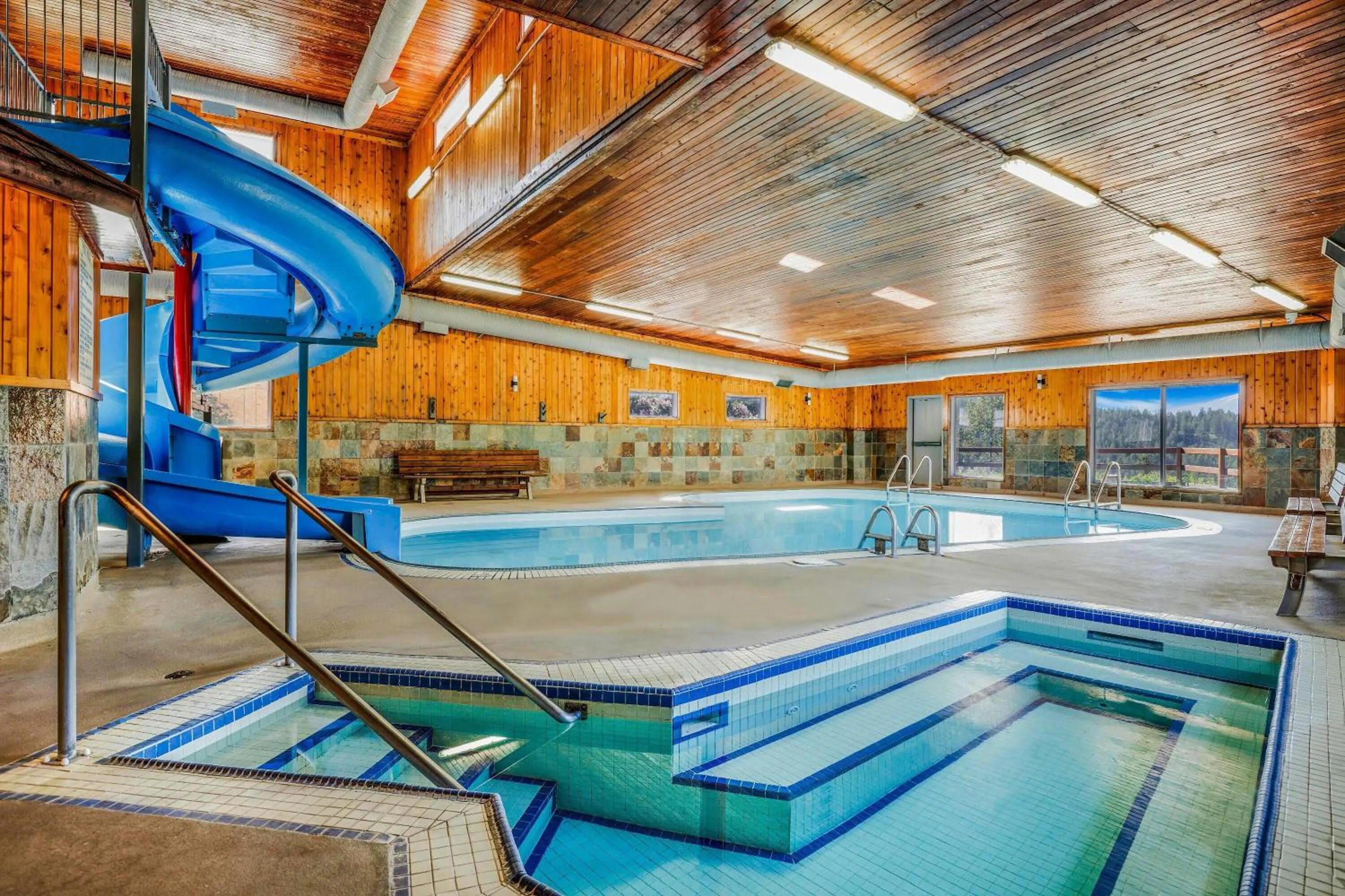 Swimming pool in Days Inn by Wyndham Golden