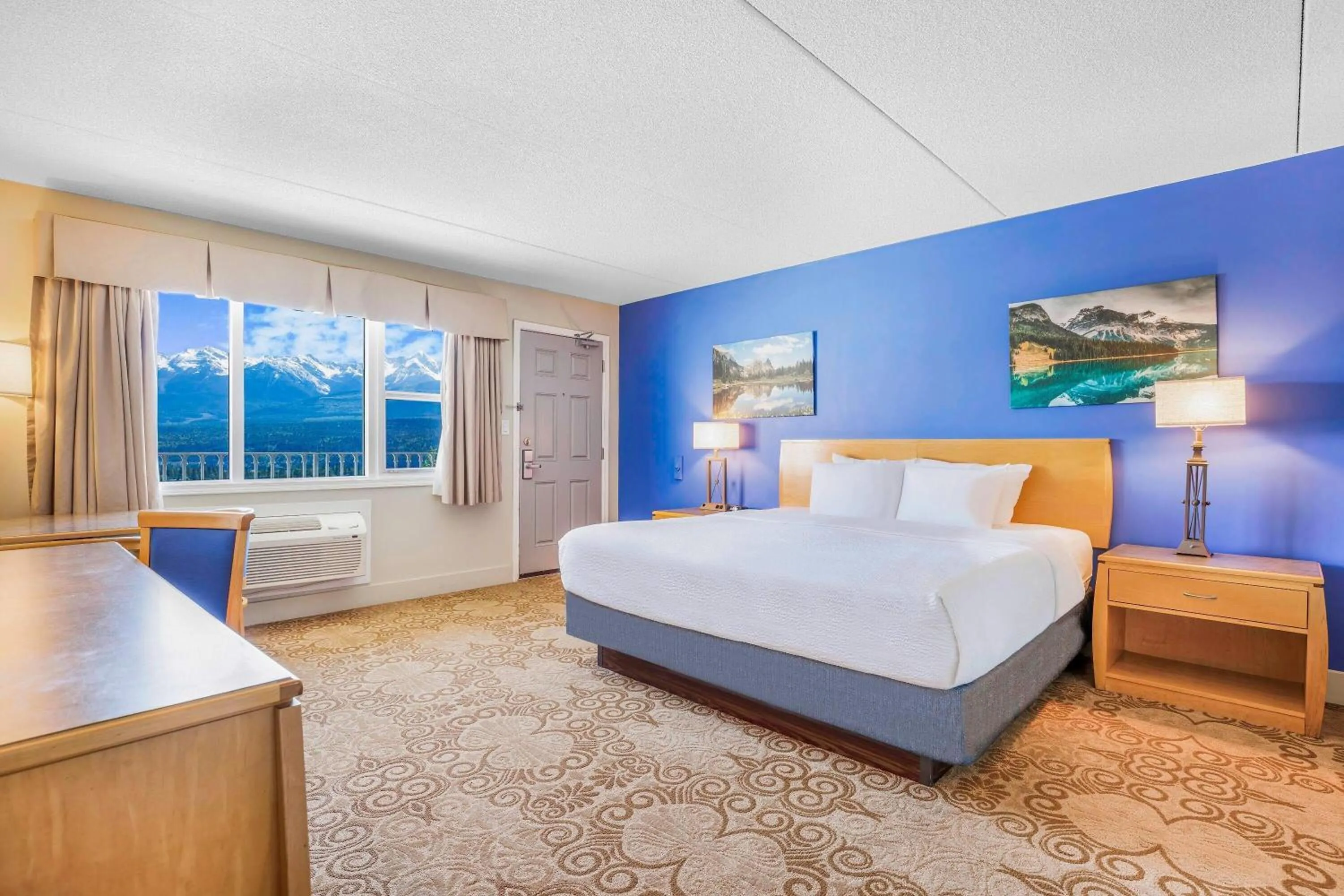 Bed in Days Inn by Wyndham Golden