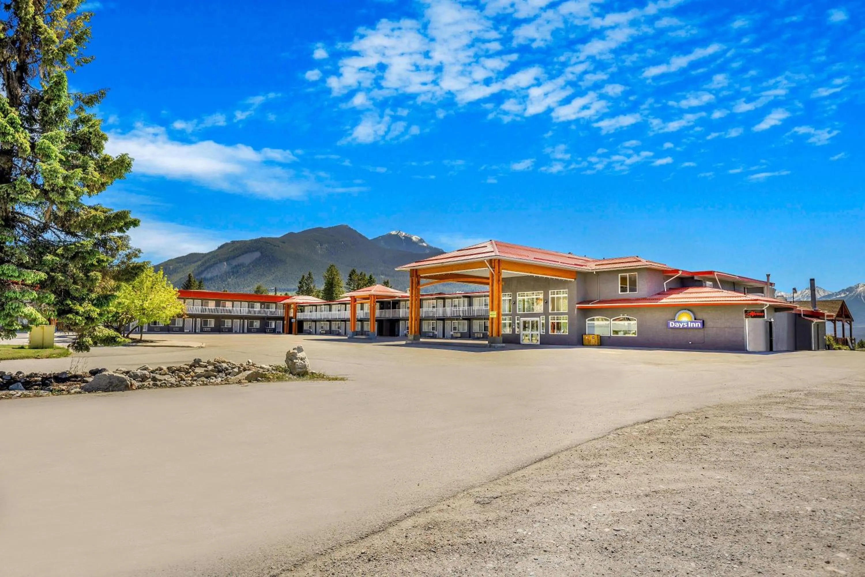 Property building in Days Inn by Wyndham Golden