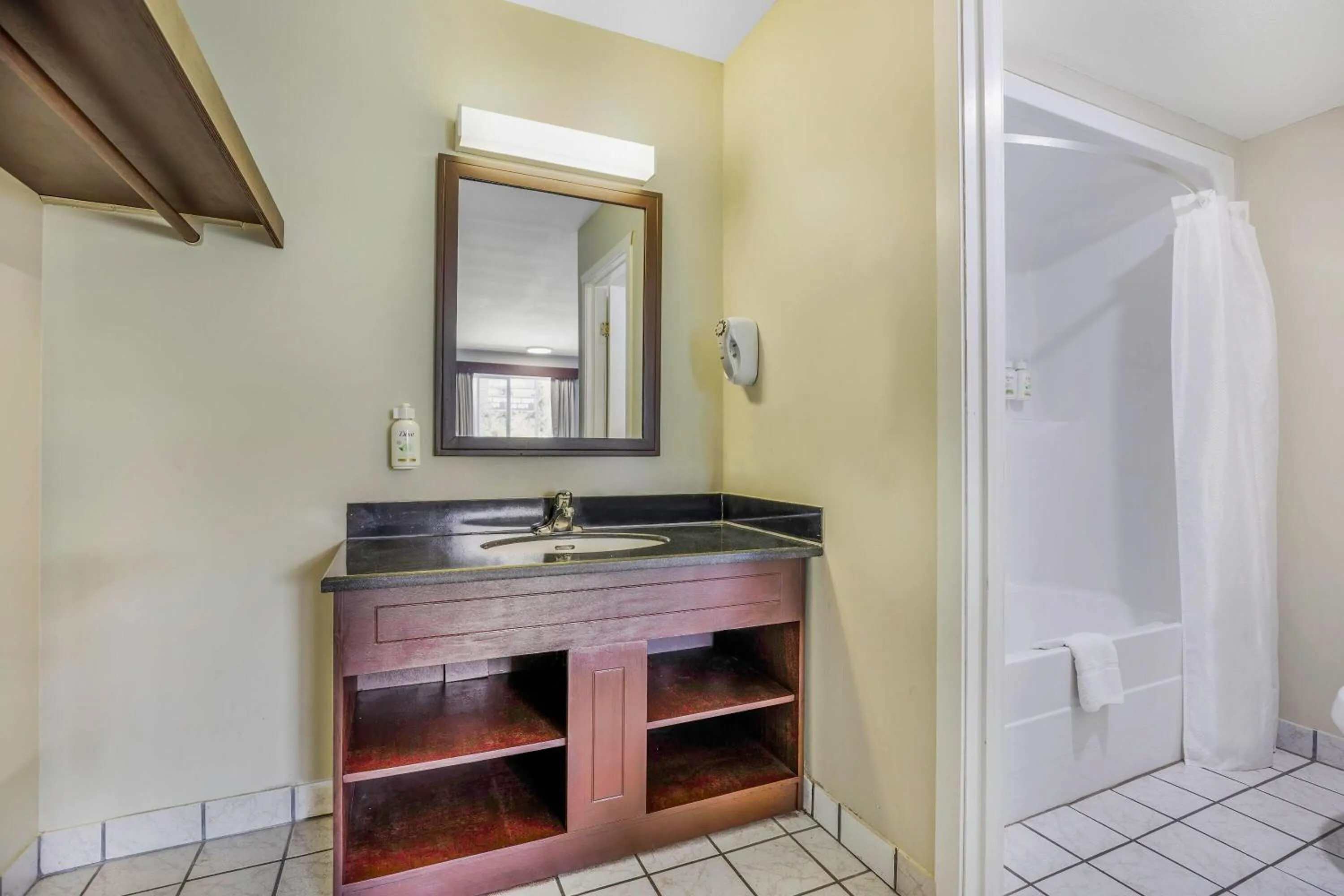 Photo of the whole room in Days Inn by Wyndham Golden