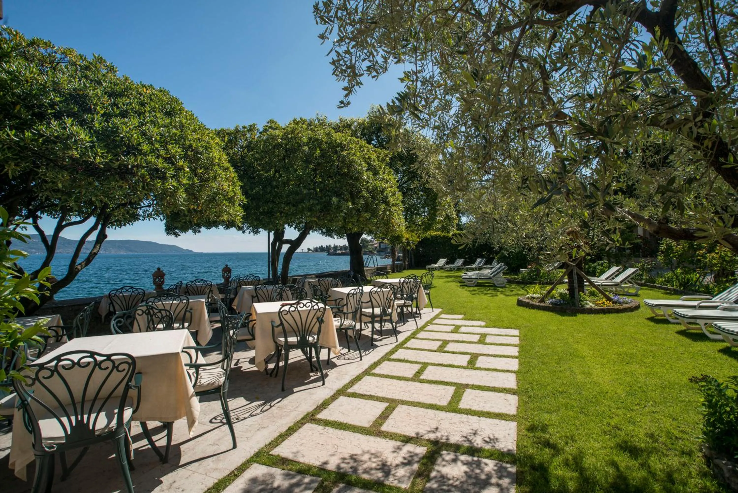 Restaurant/places to eat in Hotel Gardenia al Lago