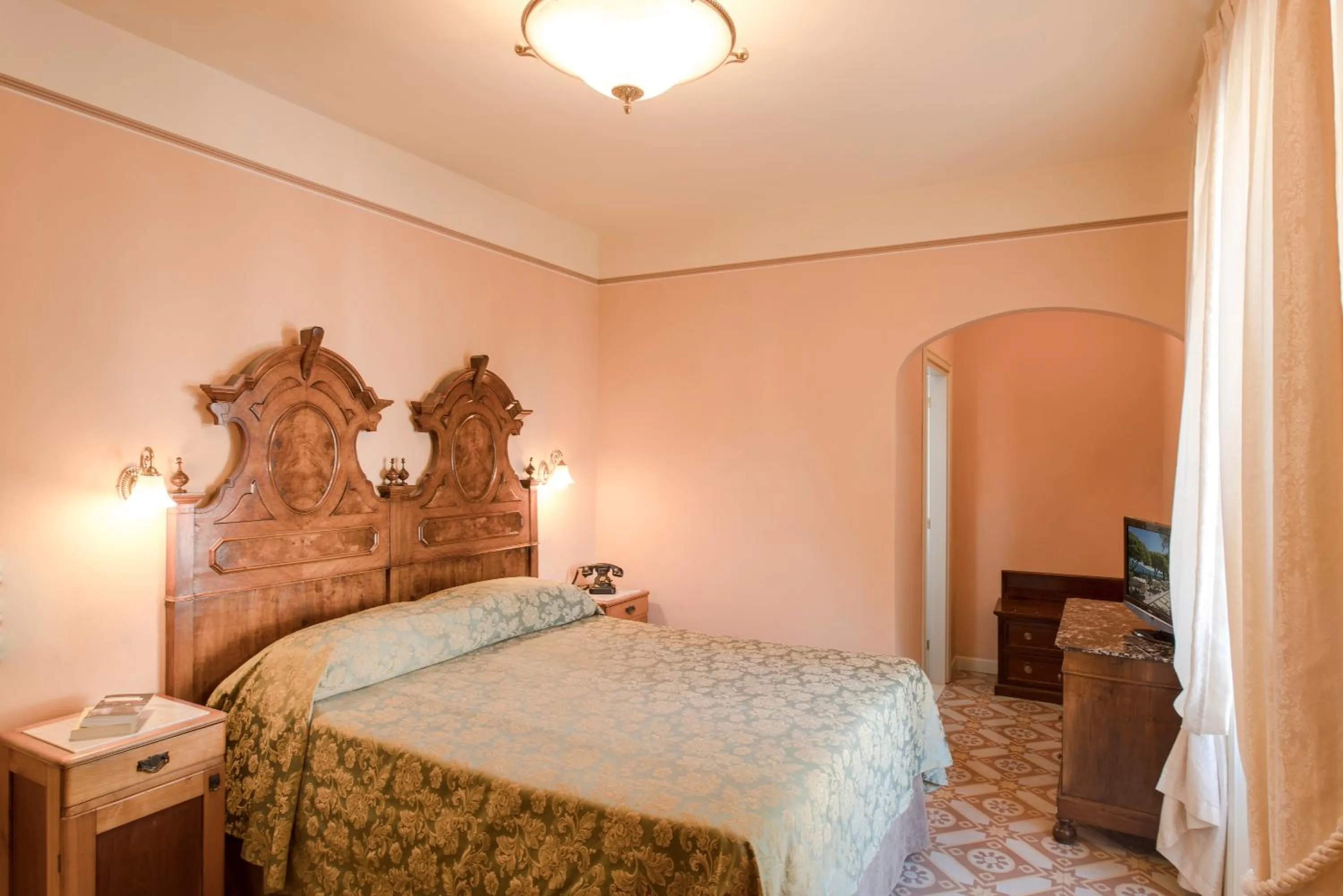 Photo of the whole room in Hotel Gardenia al Lago