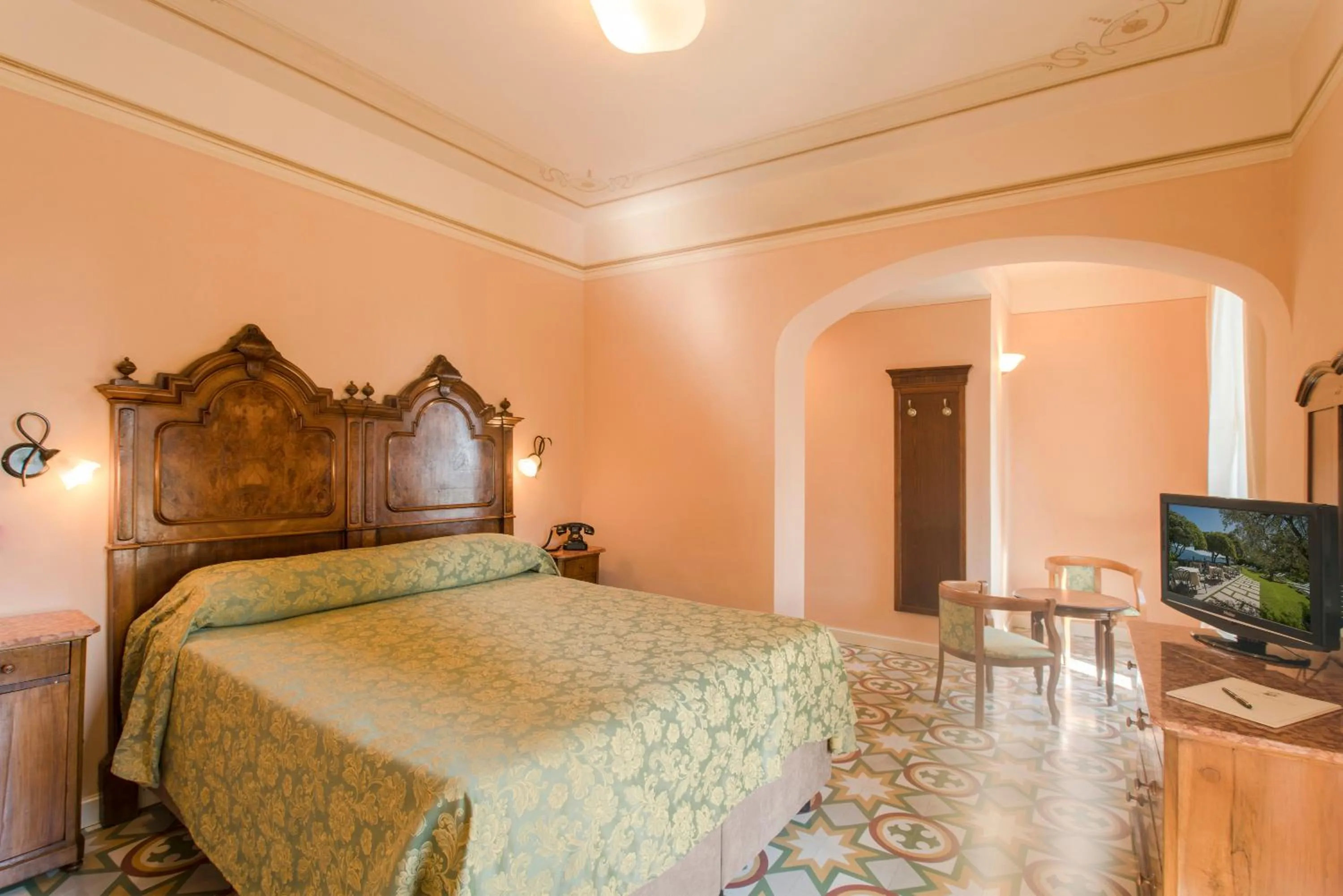 Photo of the whole room in Hotel Gardenia al Lago