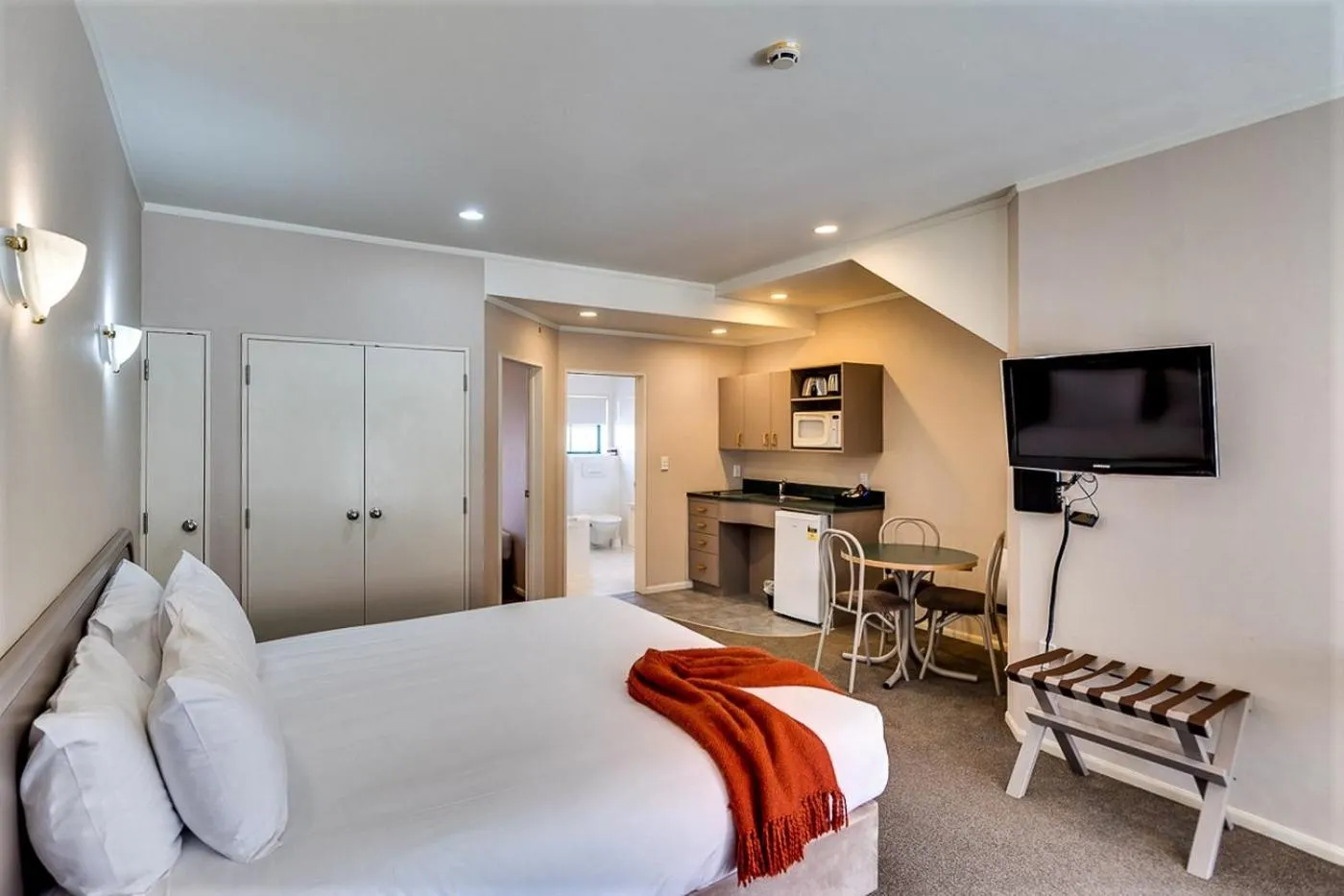 Photo of the whole room, Bed in Cumberland Court Motel