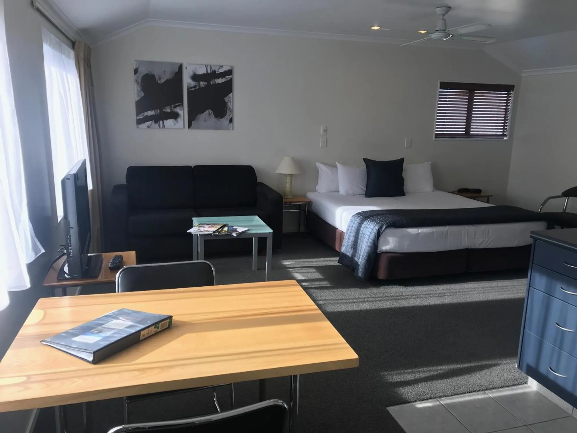 Bed in Claremonte Motor Lodge