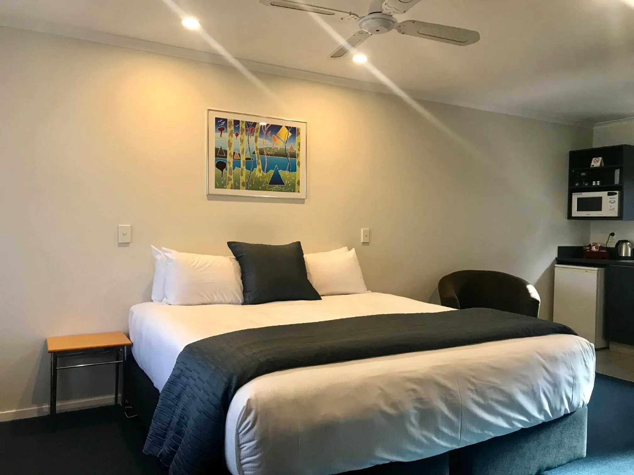 Bed in Claremonte Motor Lodge