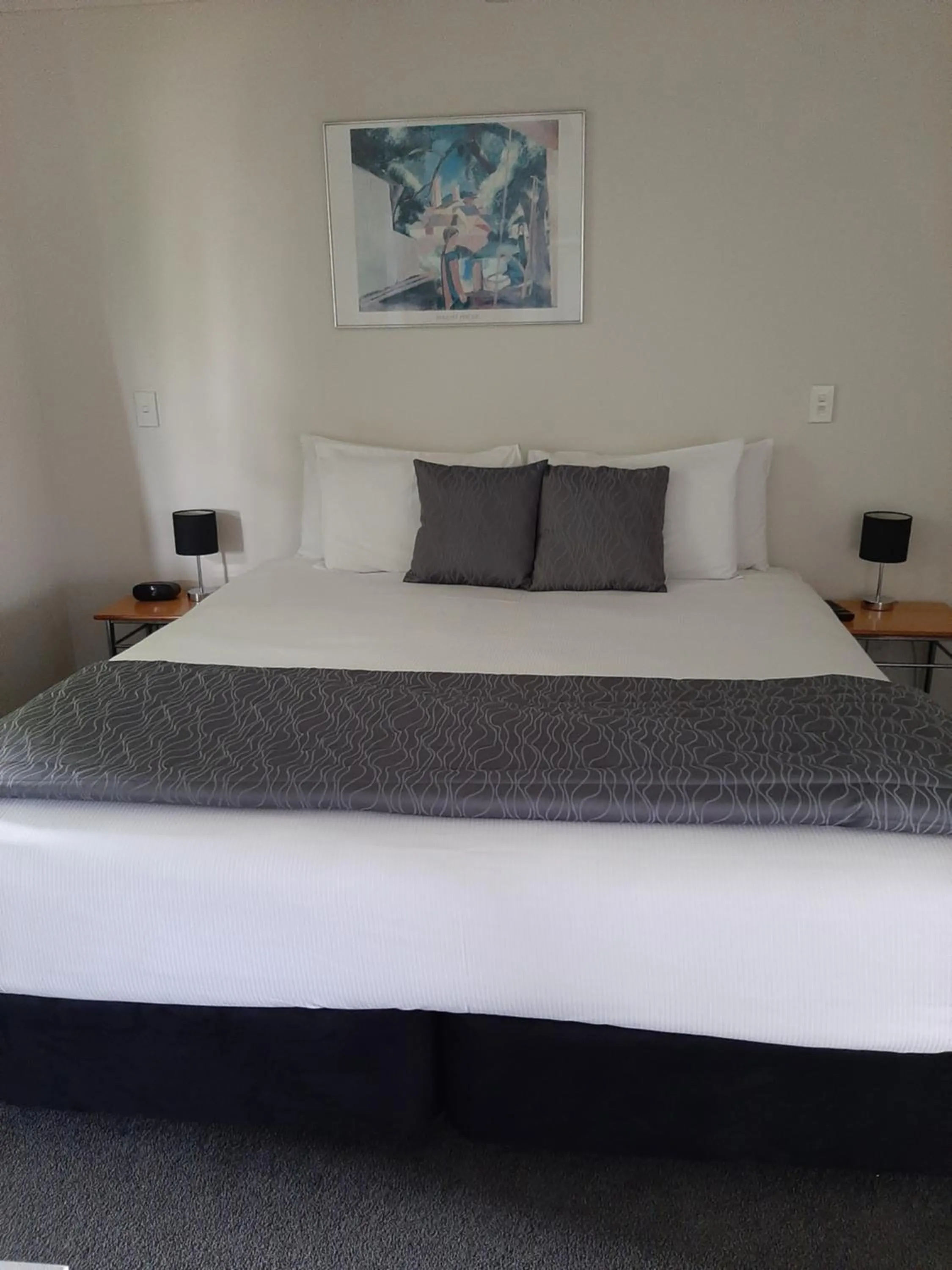 Bed in Claremonte Motor Lodge