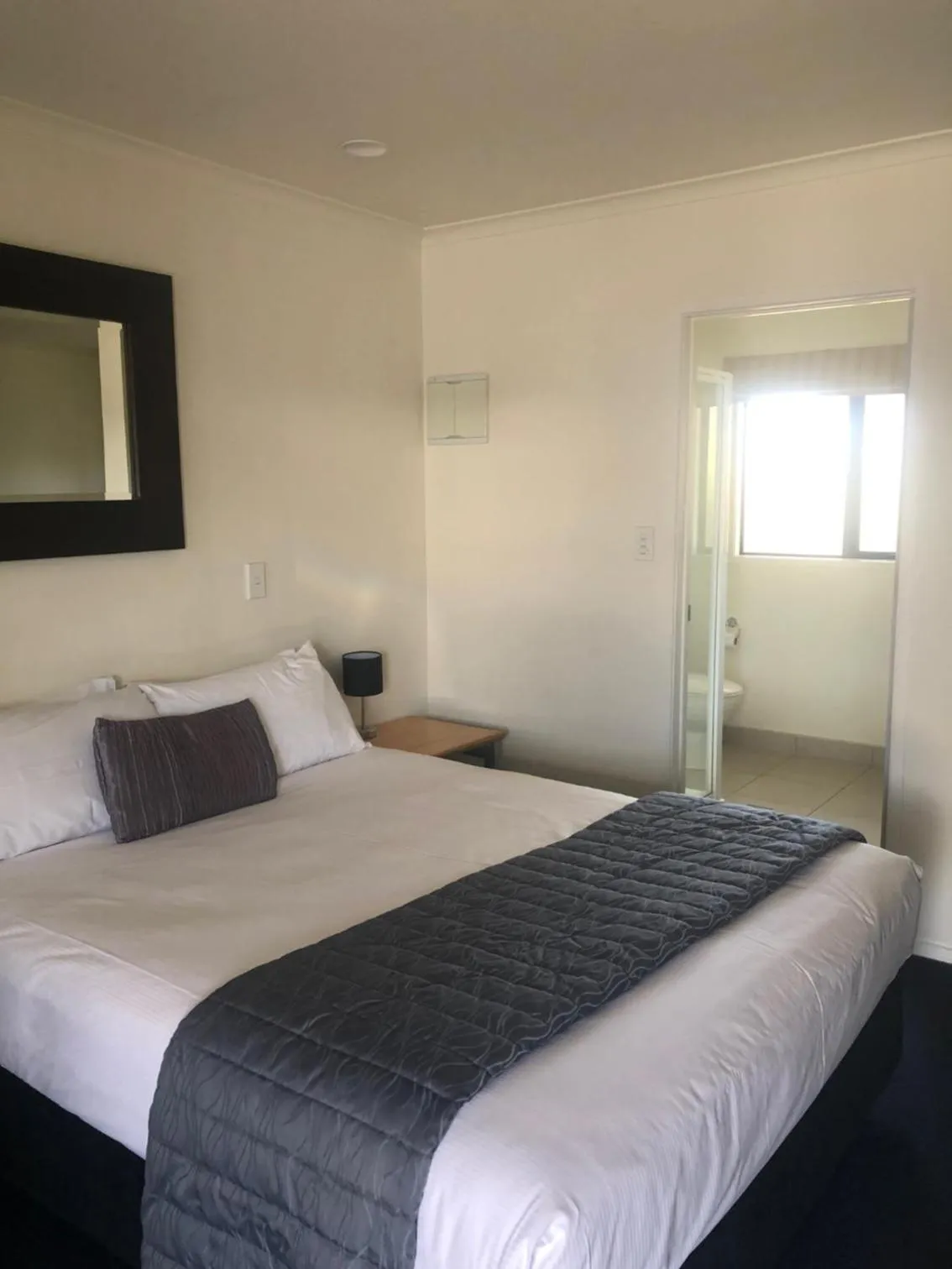 Bed in Claremonte Motor Lodge