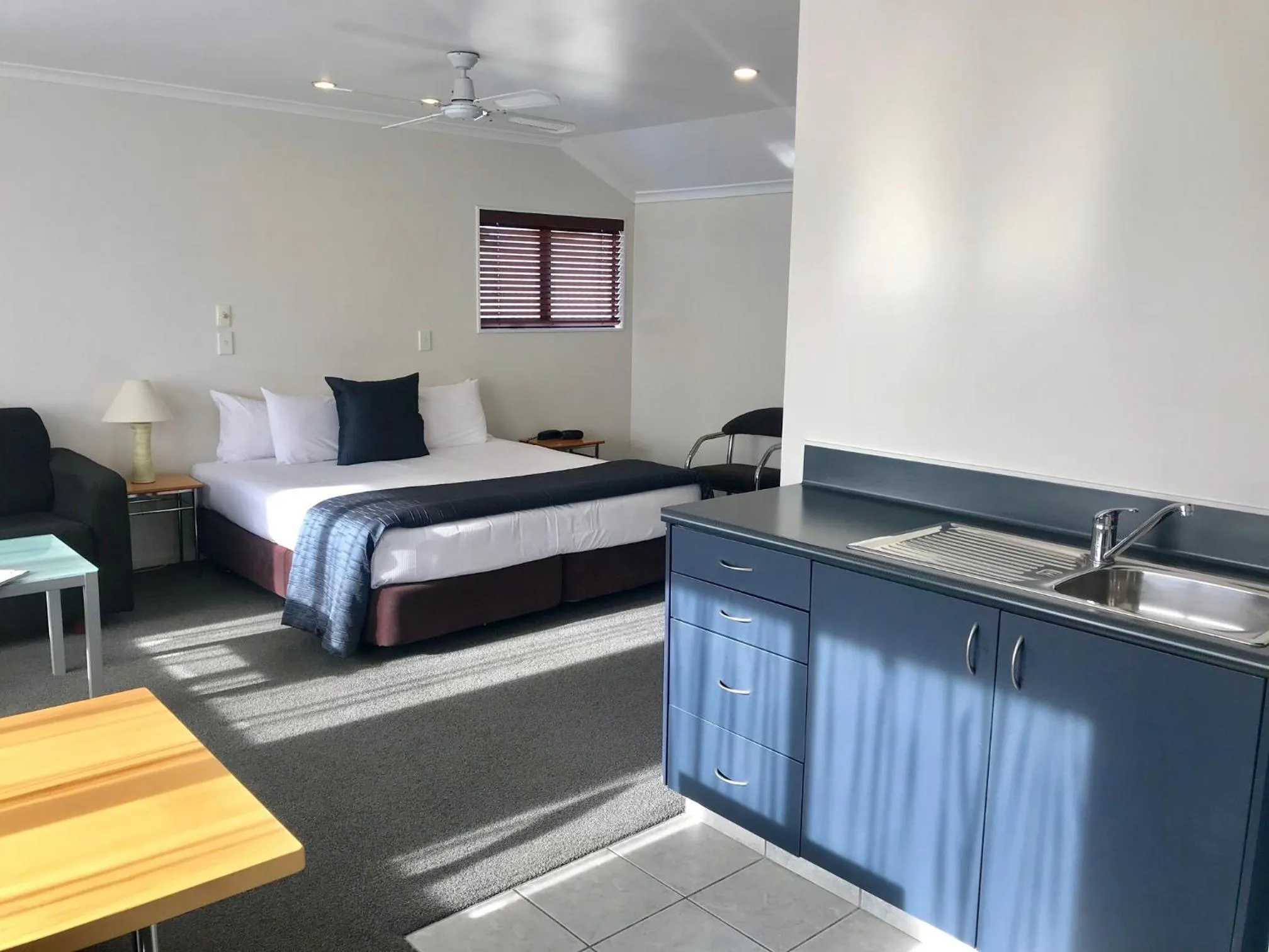 Bed in Claremonte Motor Lodge