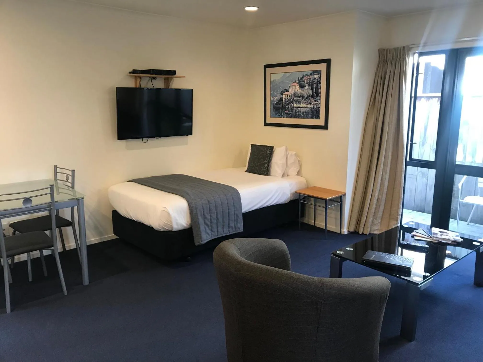 Bed in Claremonte Motor Lodge