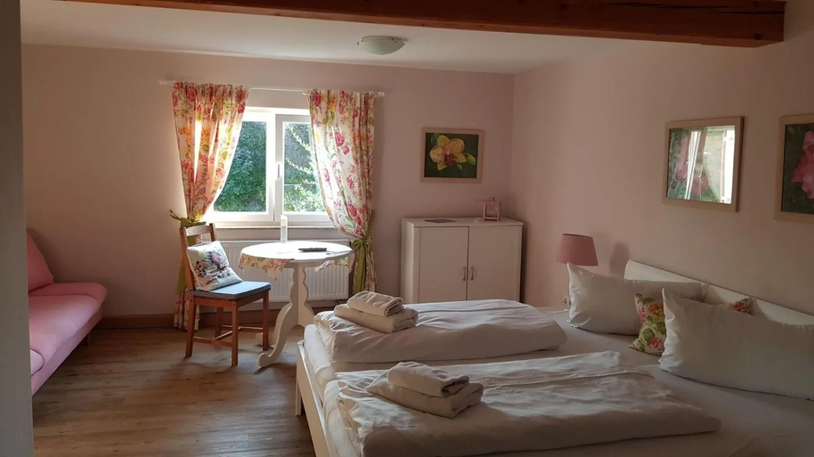 Photo of the whole room, Bed in Allgäu Meadow Ranch