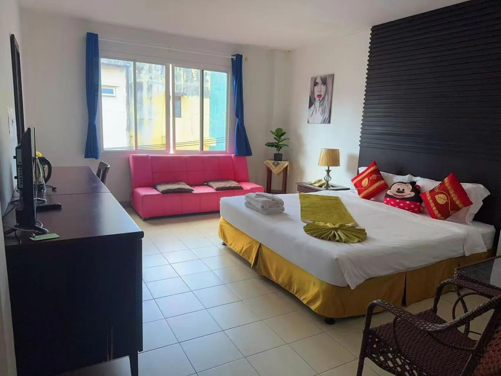 Breakfast, Bed in Sino House Patong