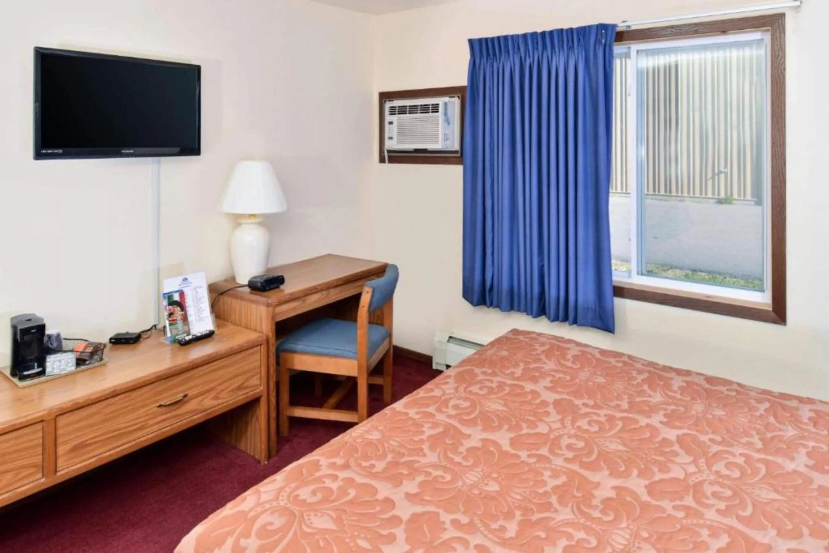 Bedroom, Bed in Love Hotels Staples by OYO at HWY 10 MN