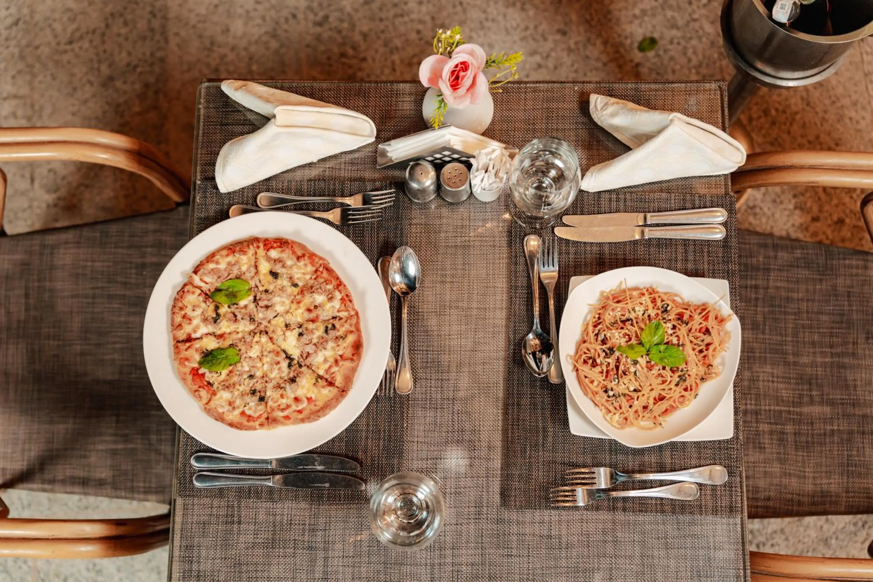 Restaurant/places to eat in Blend Club Aqua Resort