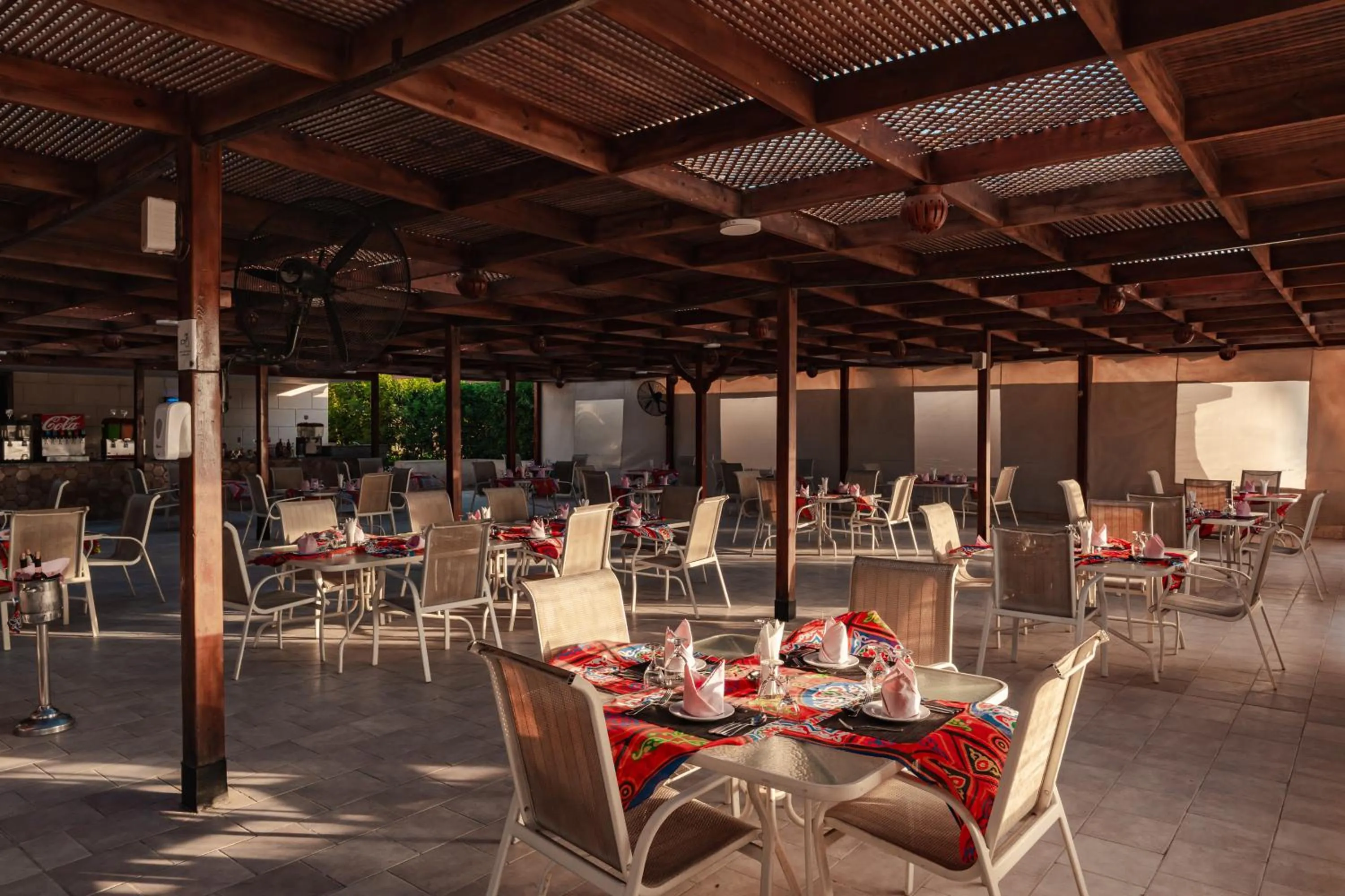 Restaurant/places to eat in Blend Club Aqua Resort