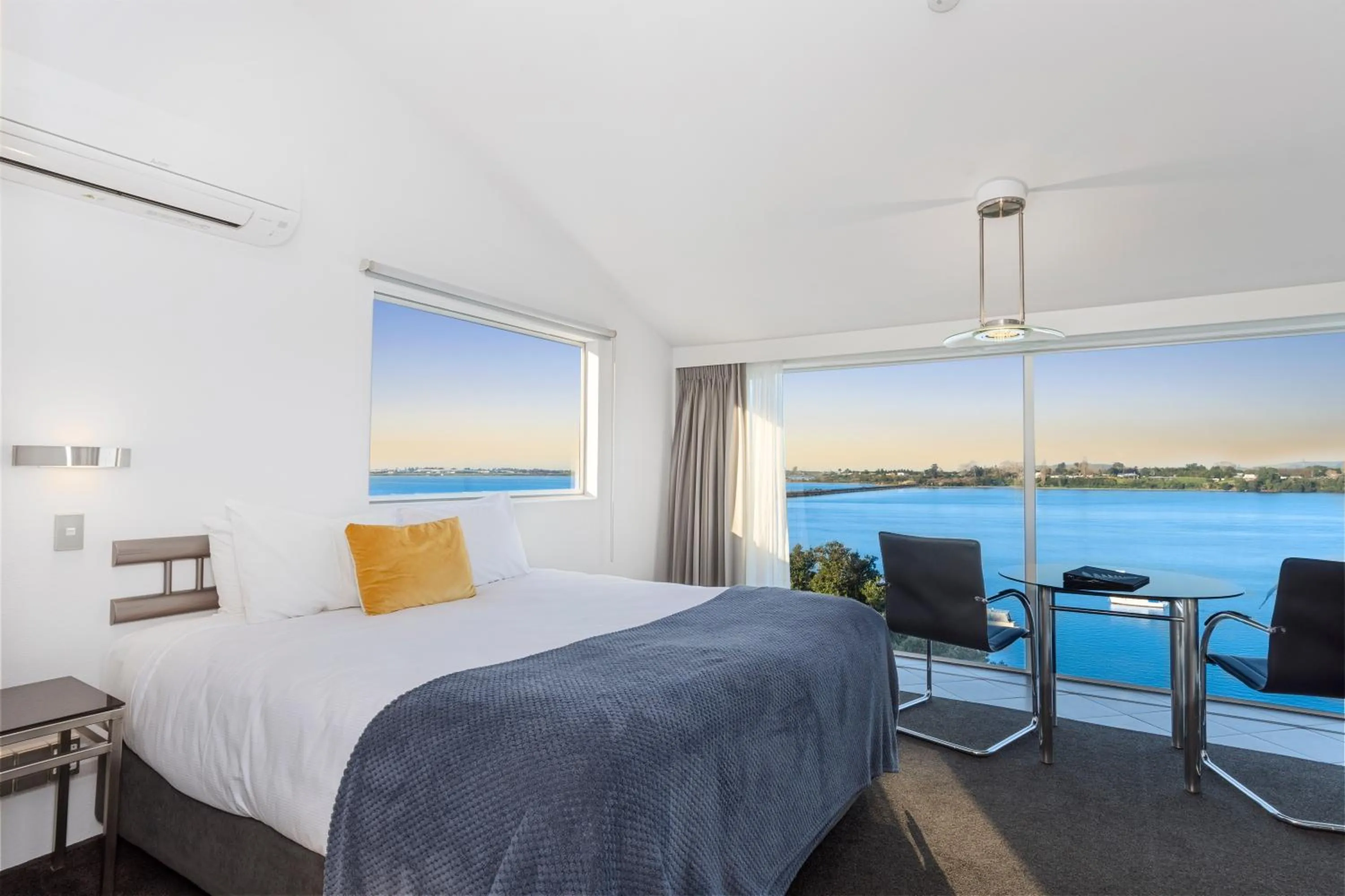 Sea view, Bed in The Tauranga on the Waterfront