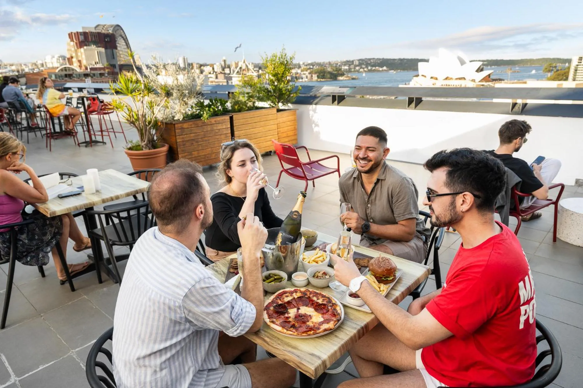 Food and drinks in YHA Sydney Harbour