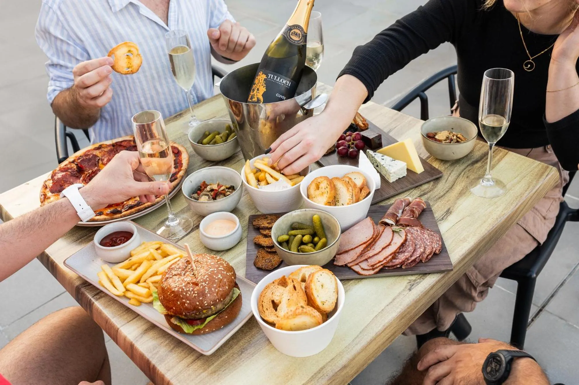 Food and drinks in YHA Sydney Harbour