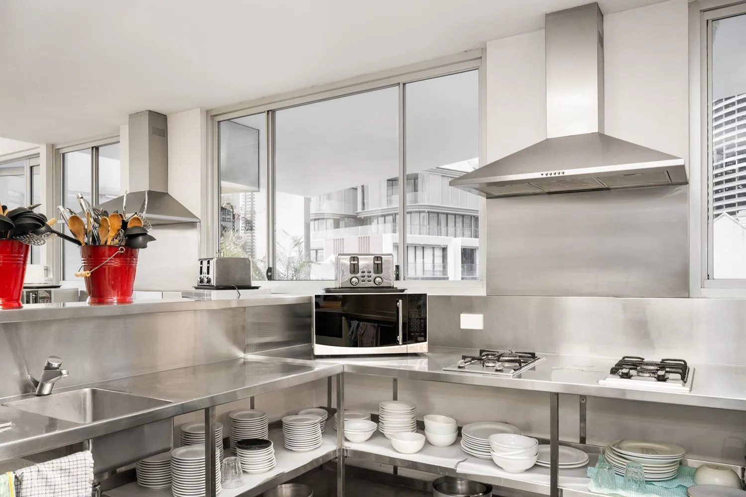 Kitchen or kitchenette in YHA Sydney Harbour