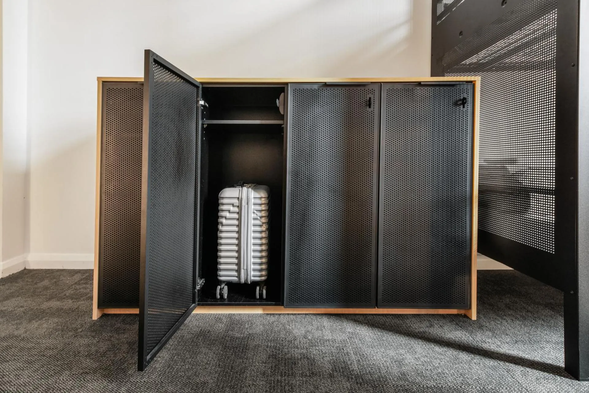 locker in YHA Sydney Harbour