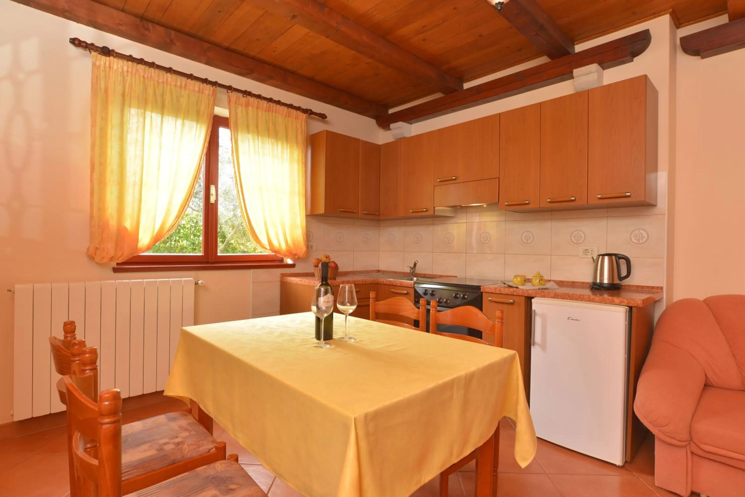 Dining area in Apartments Ivan & Tina