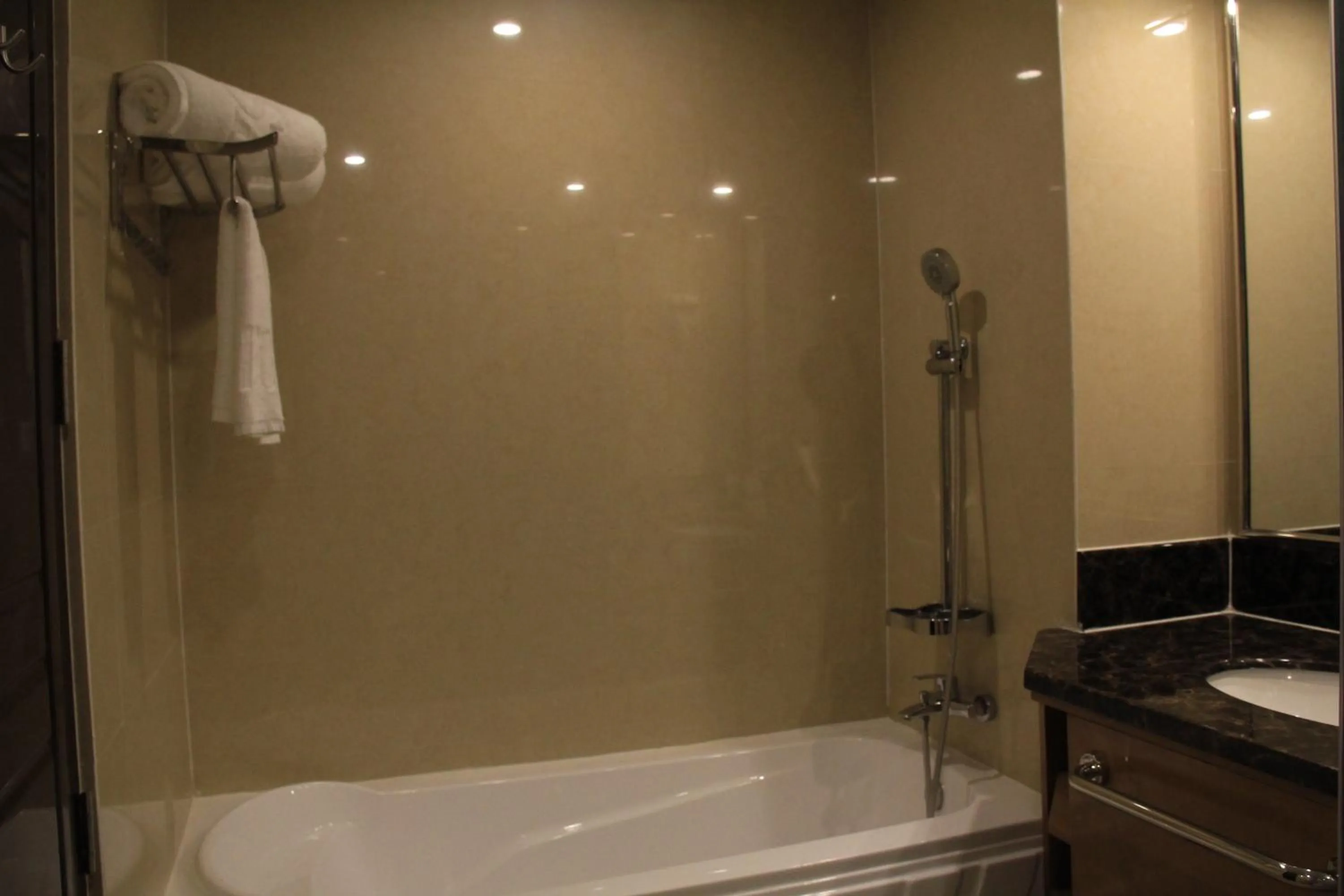 Bath in Savannah Resort Hotel