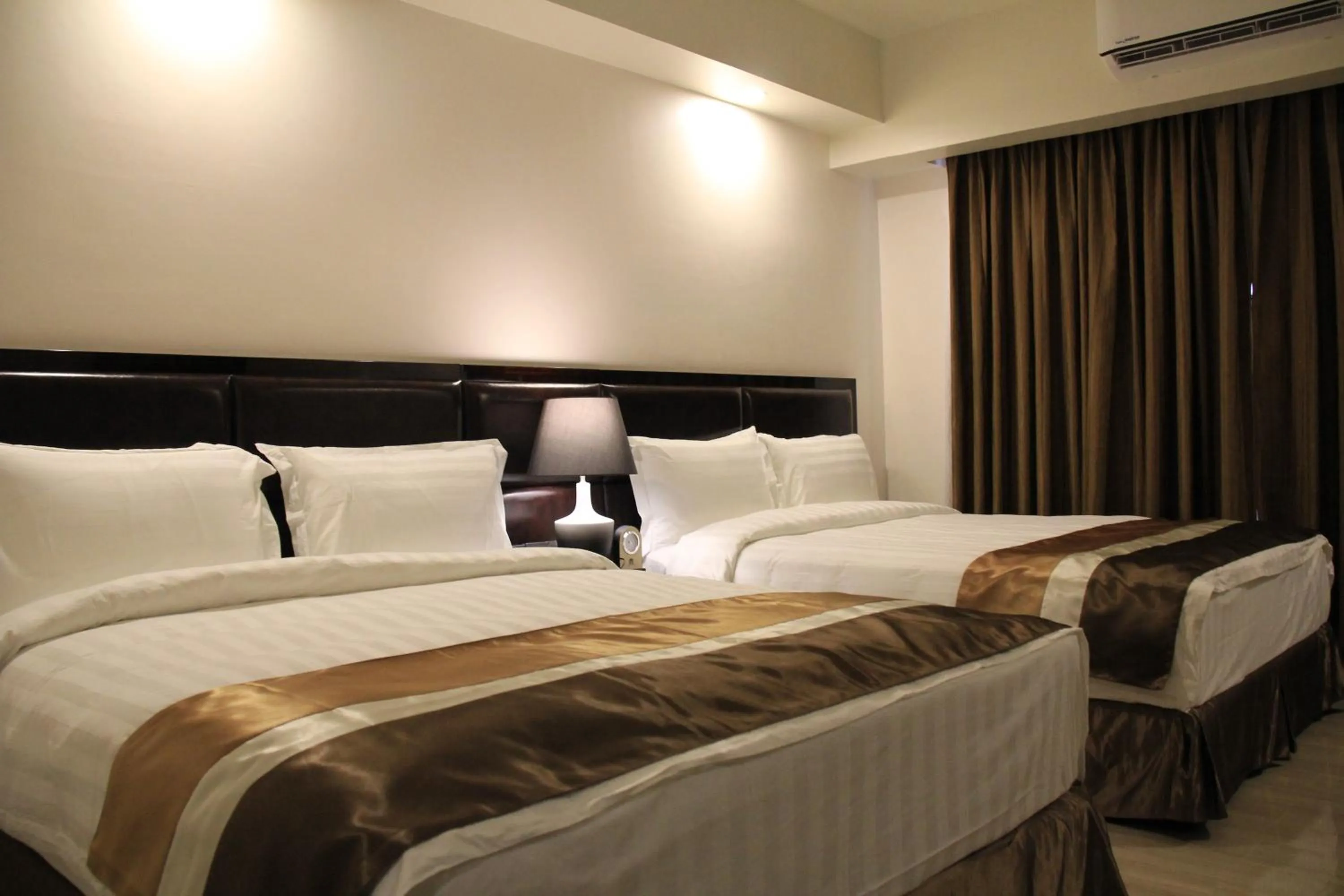 Bedroom, Bed in Savannah Resort Hotel