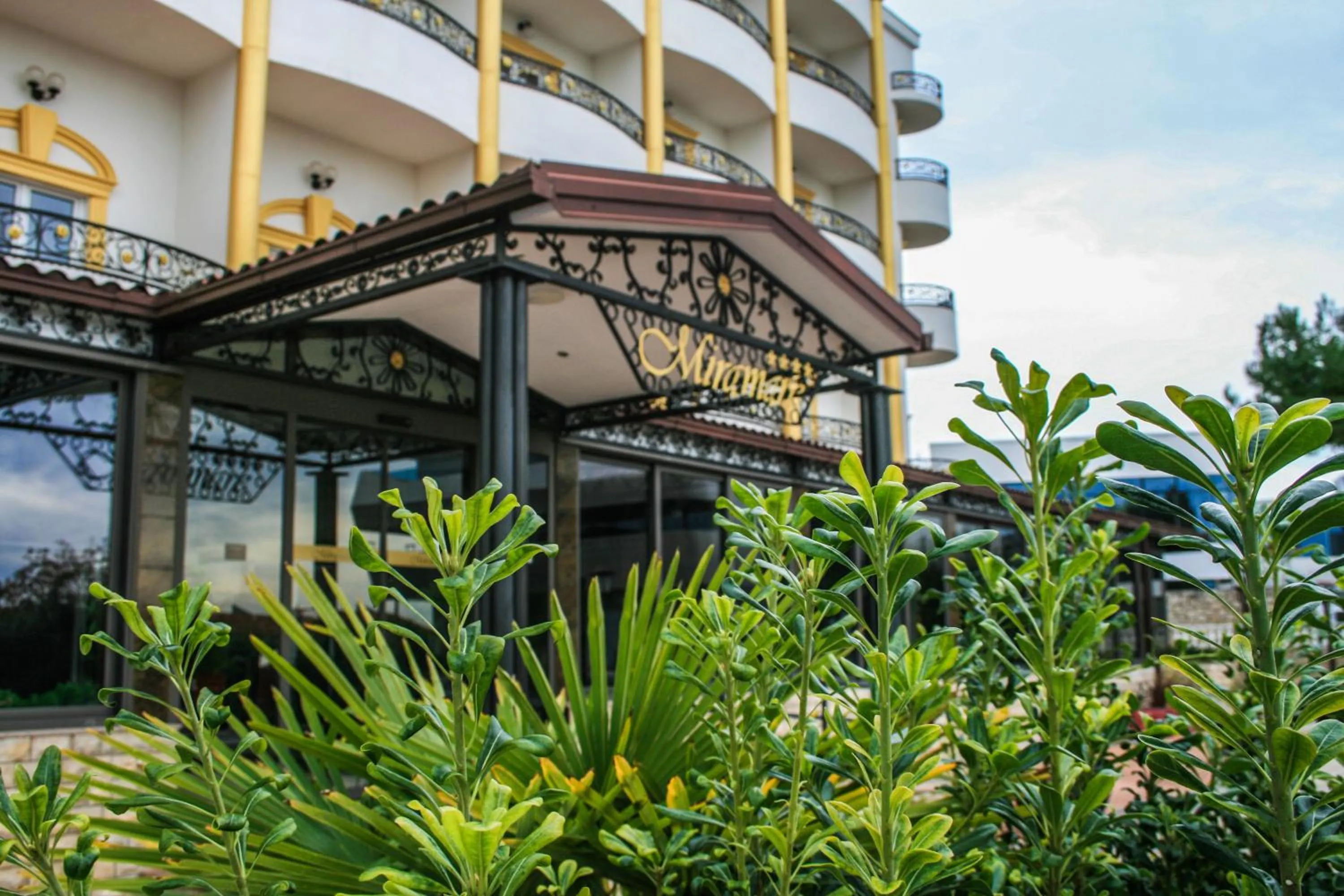 Facade/entrance in Hotel Miramare