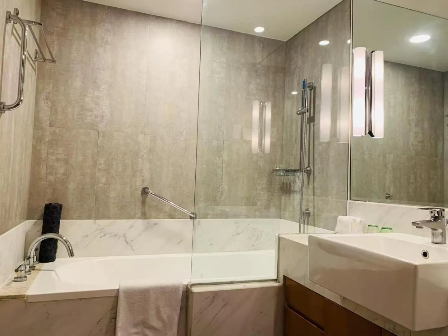 Hot Tub in Oakwood Residence Shanghai