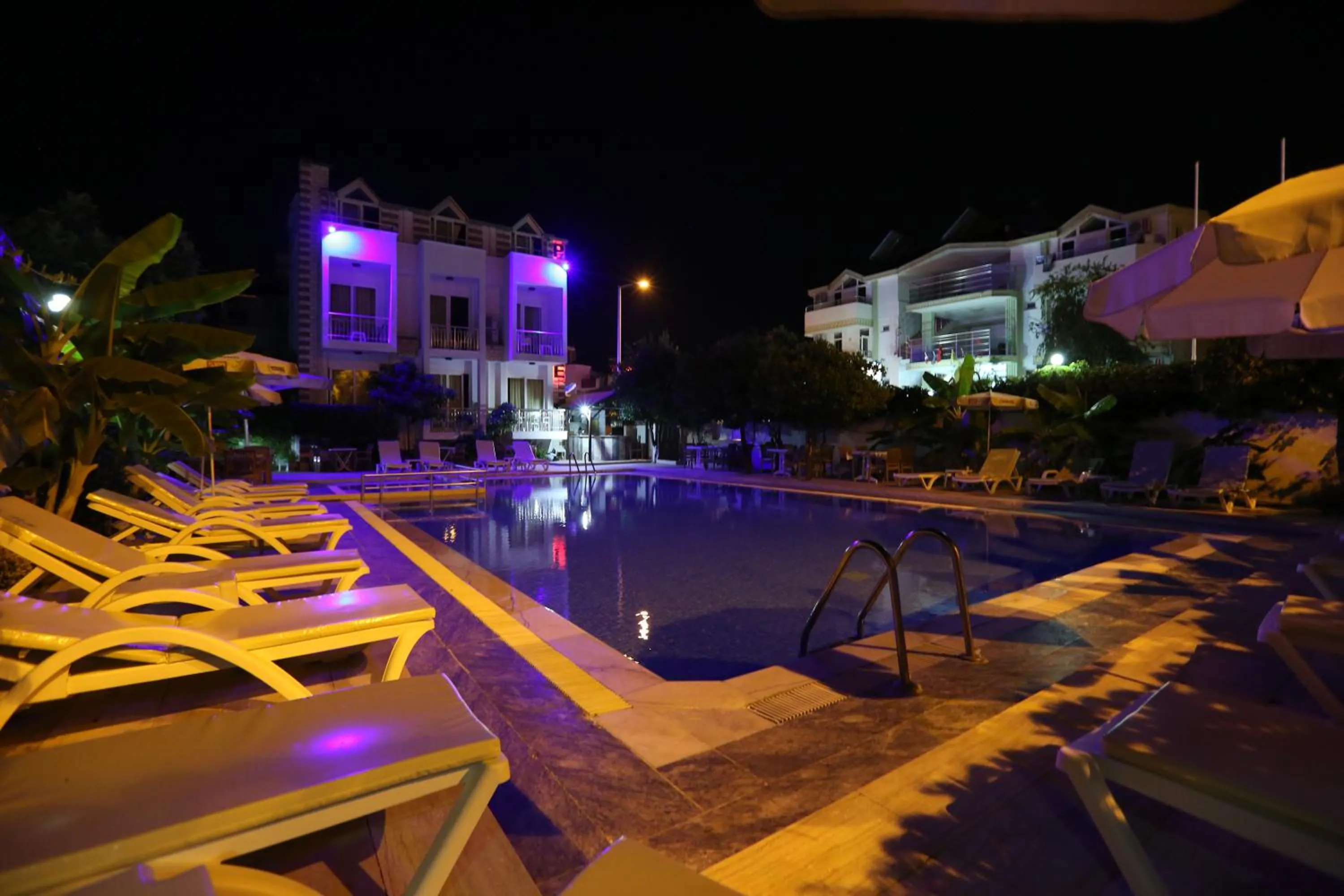 Paradise Hotel