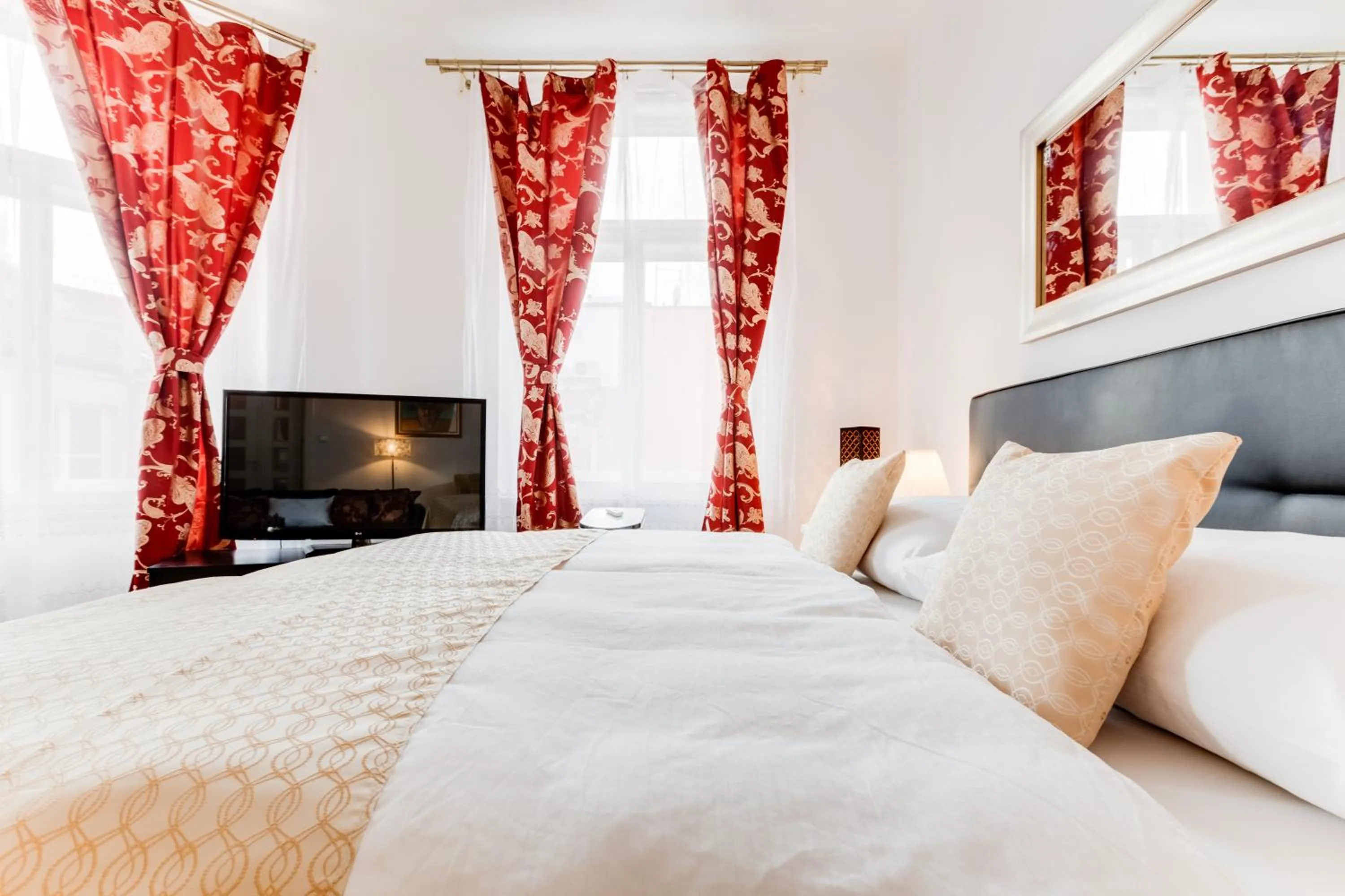 Old Town Square Royal Apartment