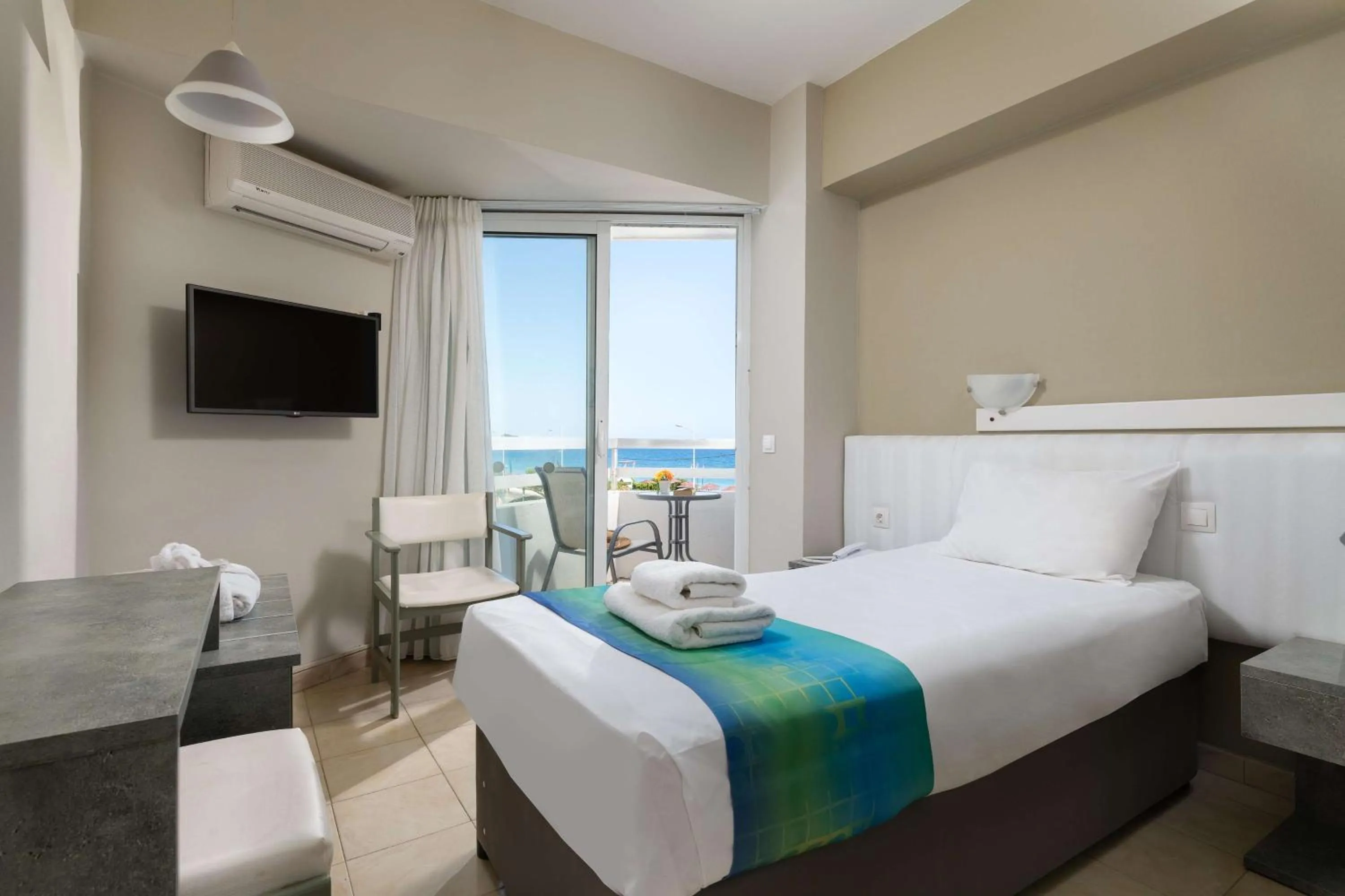 Bedroom, Bed in Lito Hotel