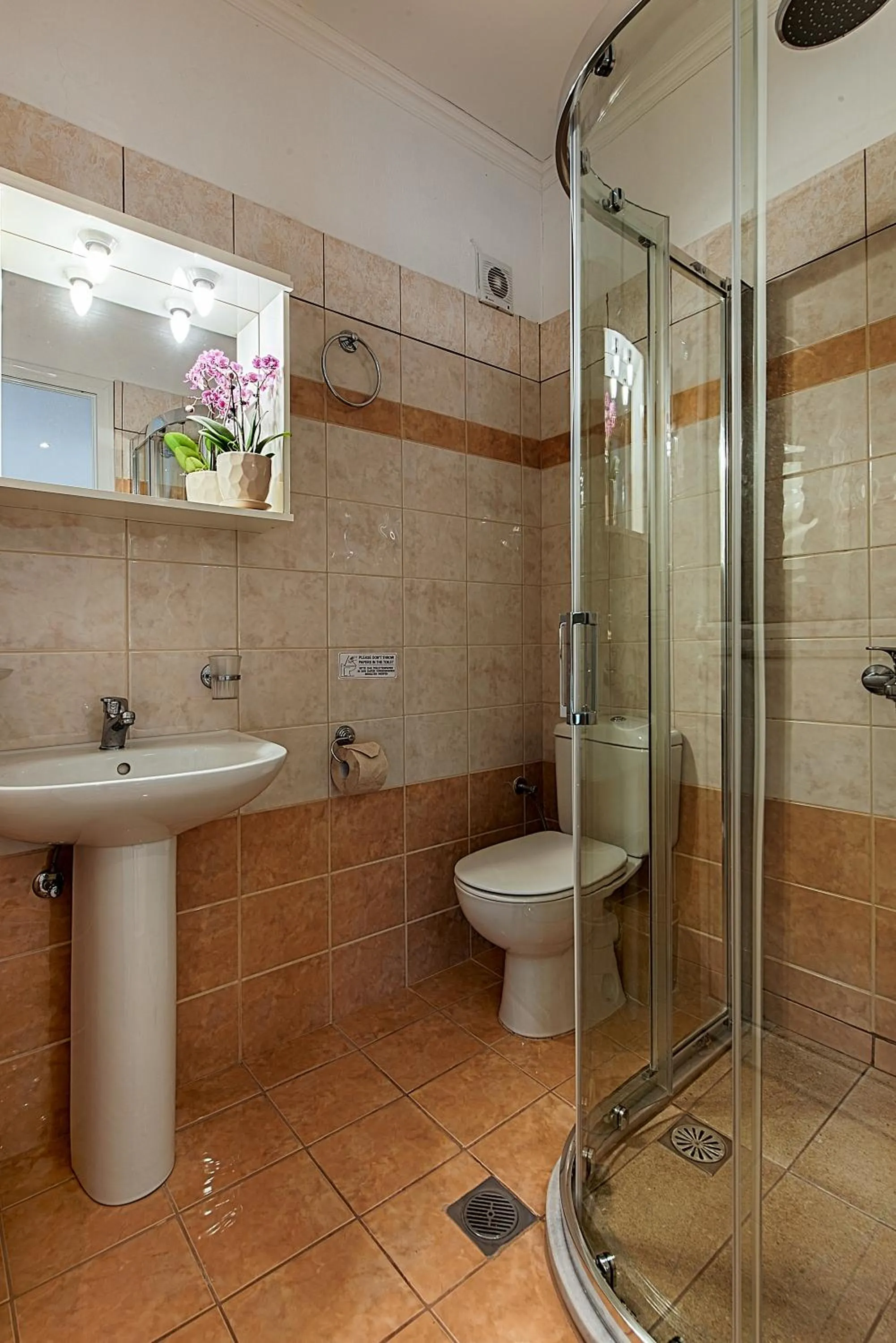 Shower in Angelica Hotel