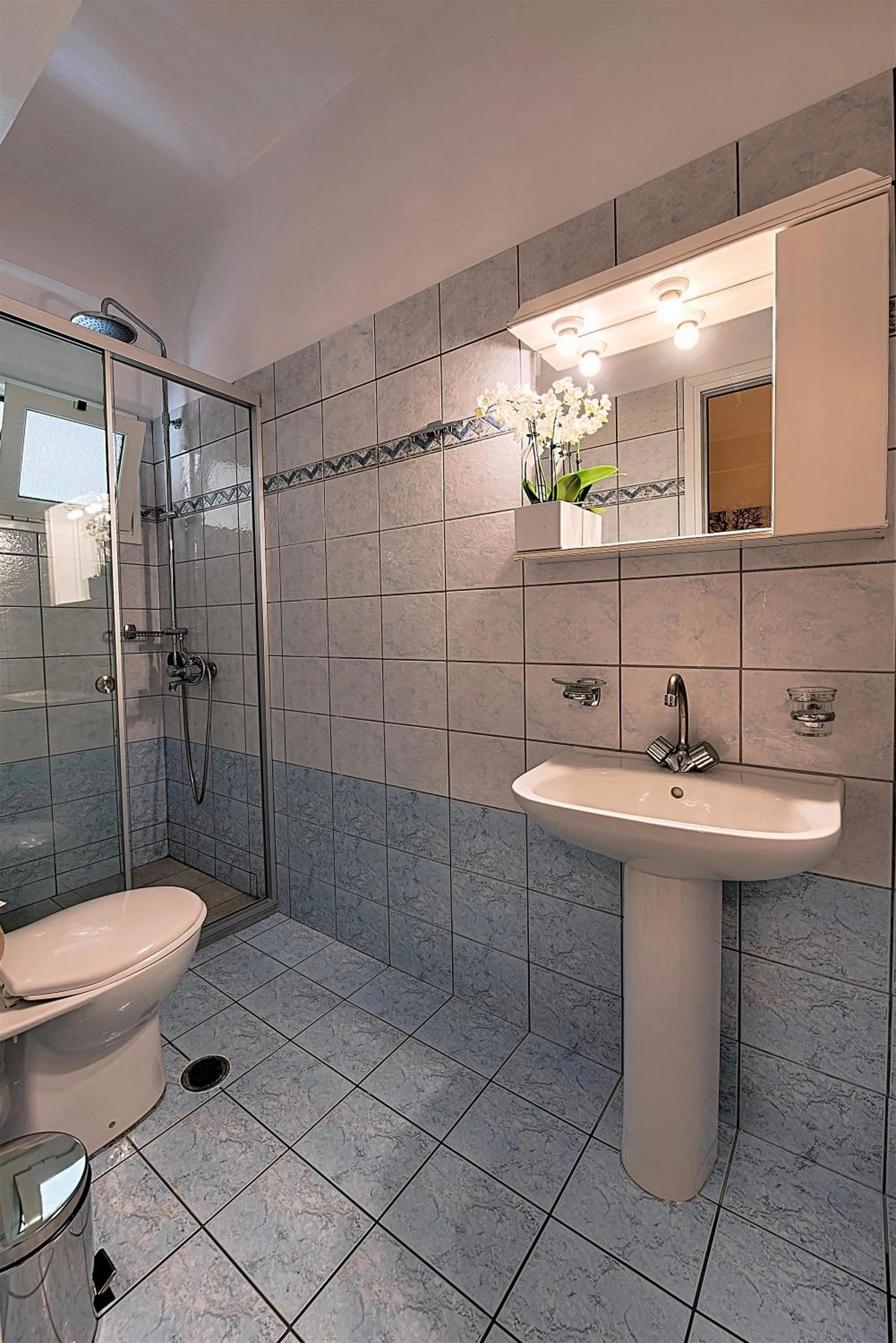 Shower in Angelica Hotel