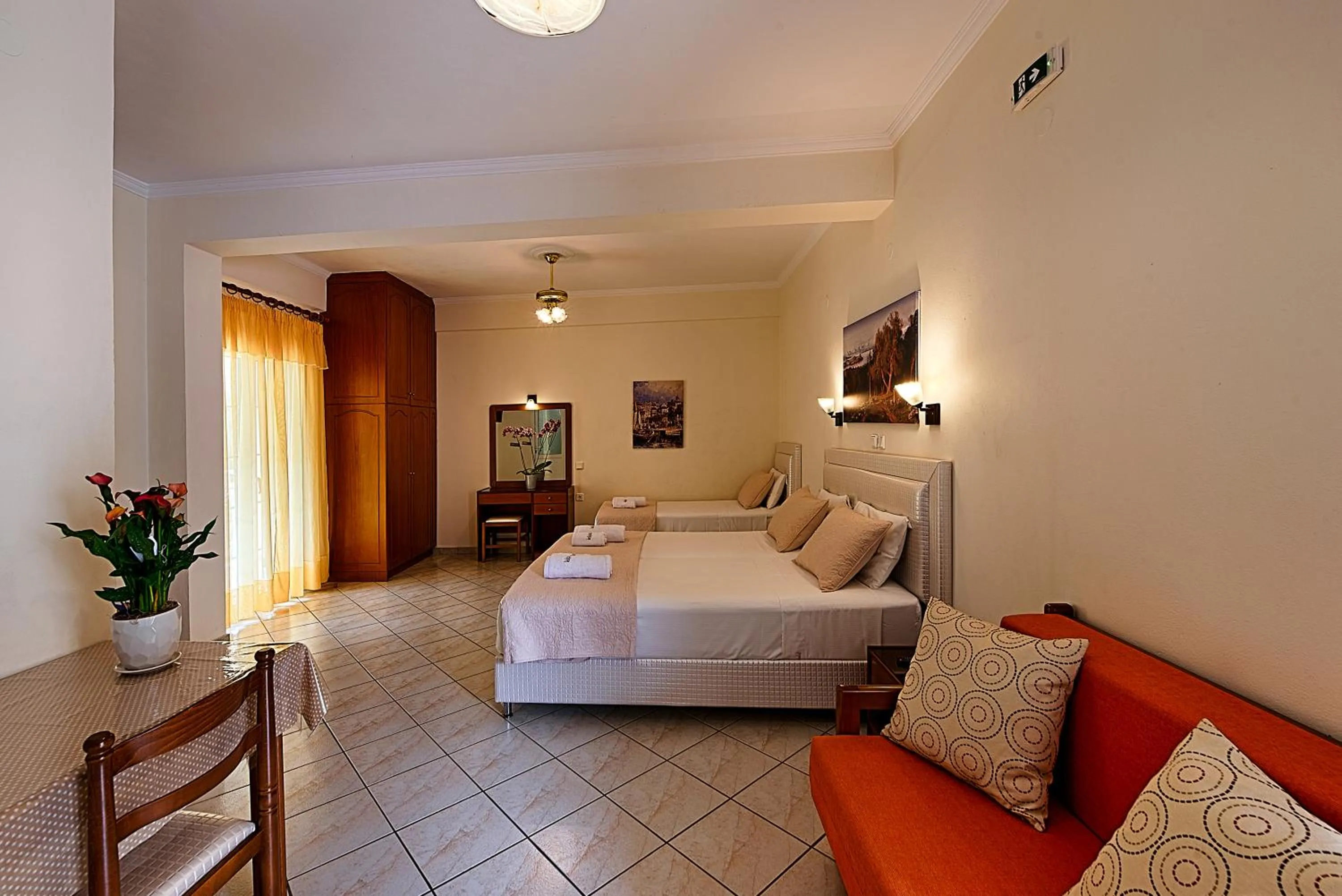 Living room, Bed in Angelica Hotel