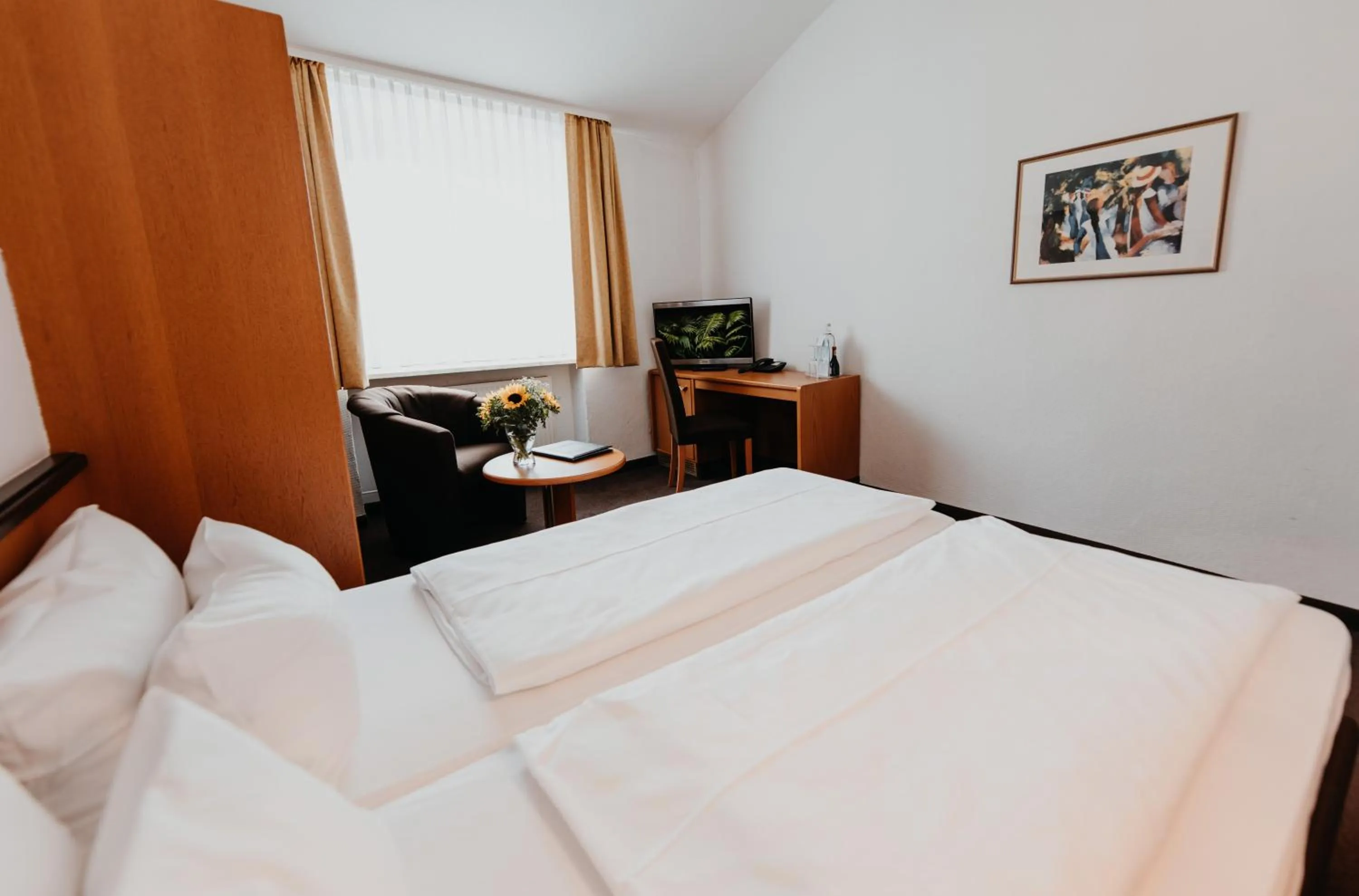 Photo of the whole room, Bed in Sonnenhotel Hoher Hahn