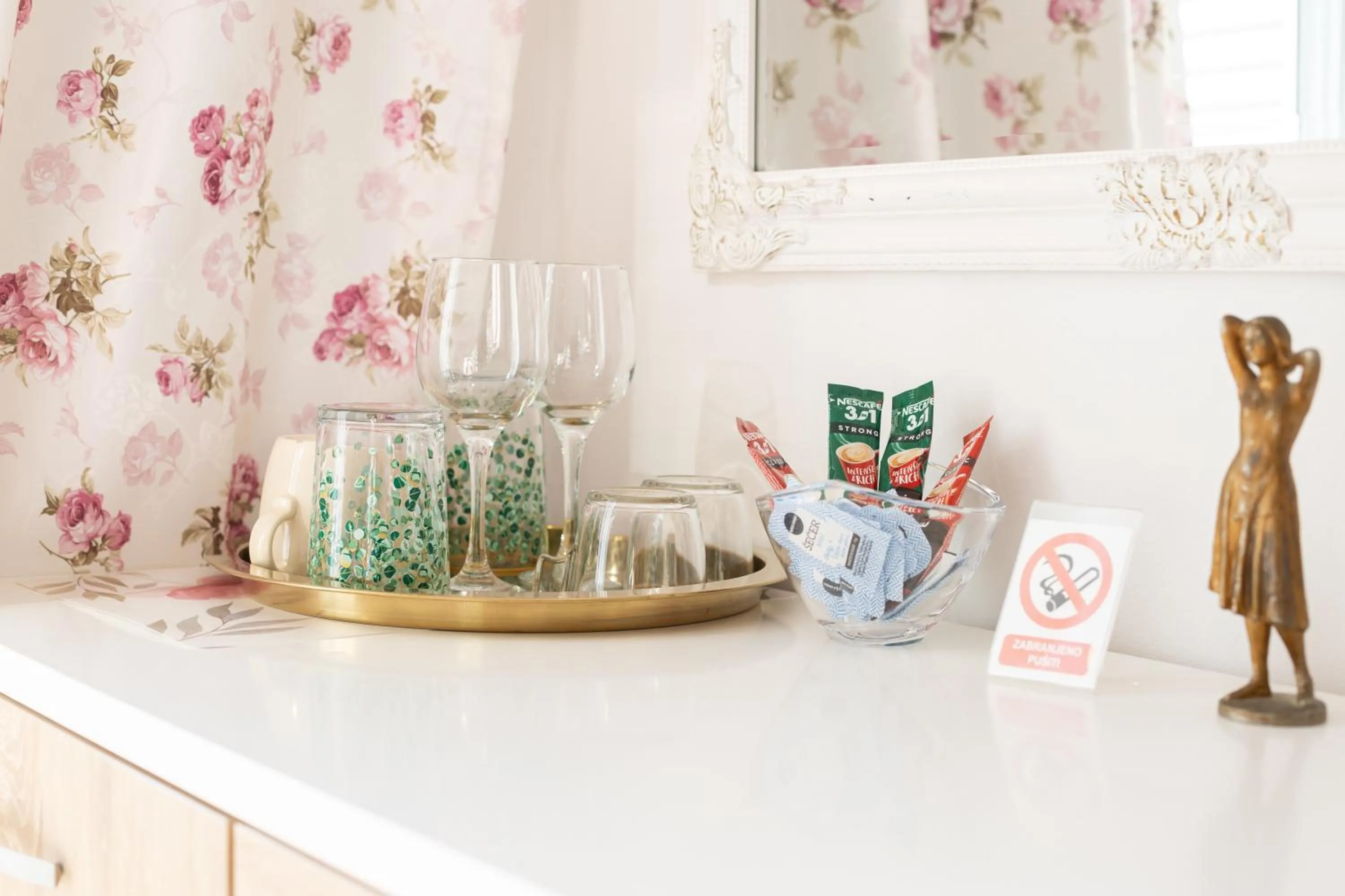 Coffee/tea facilities in Villa Ruza