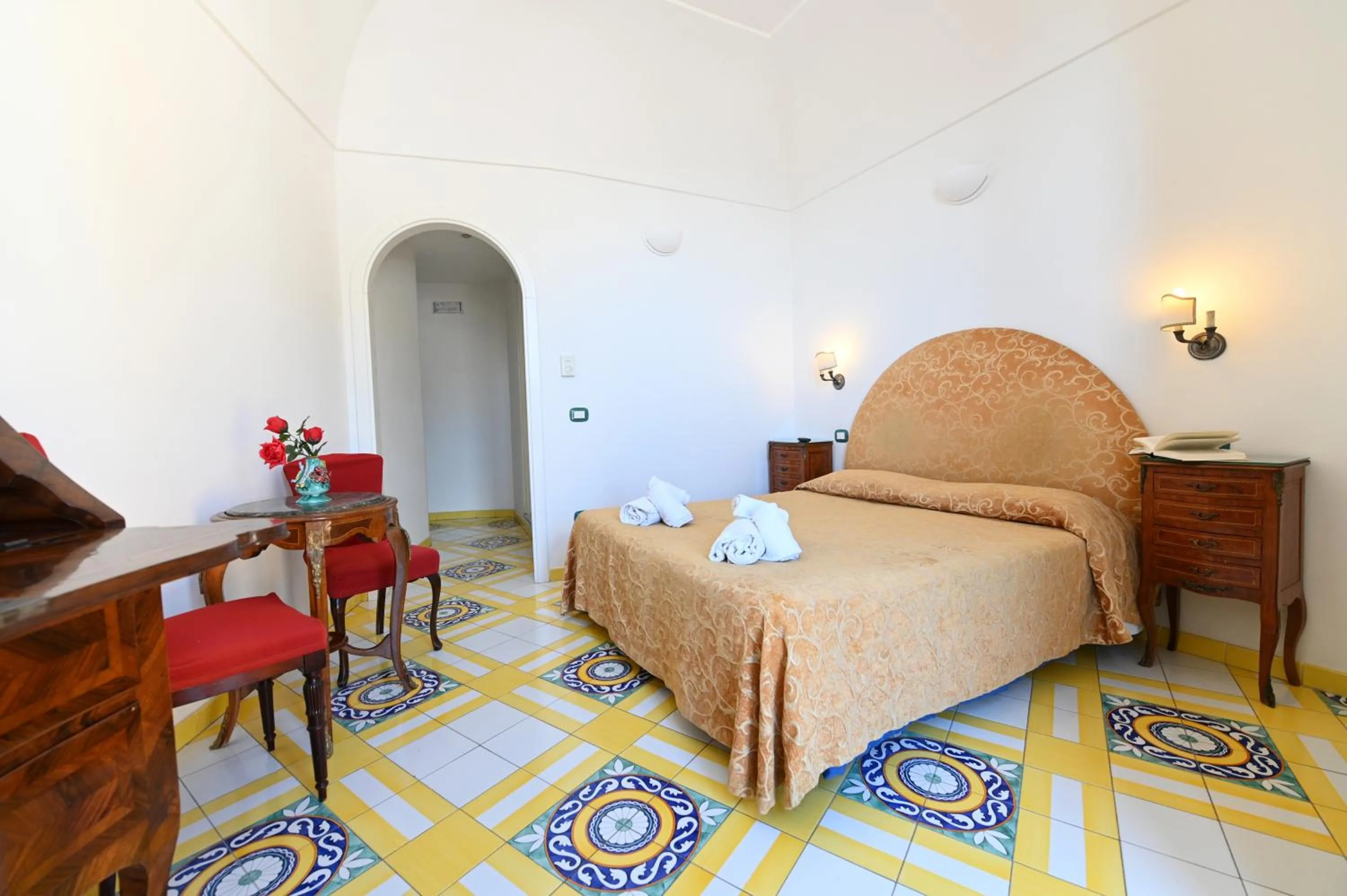 Bedroom, Bed in Hotel Croce Di Amalfi