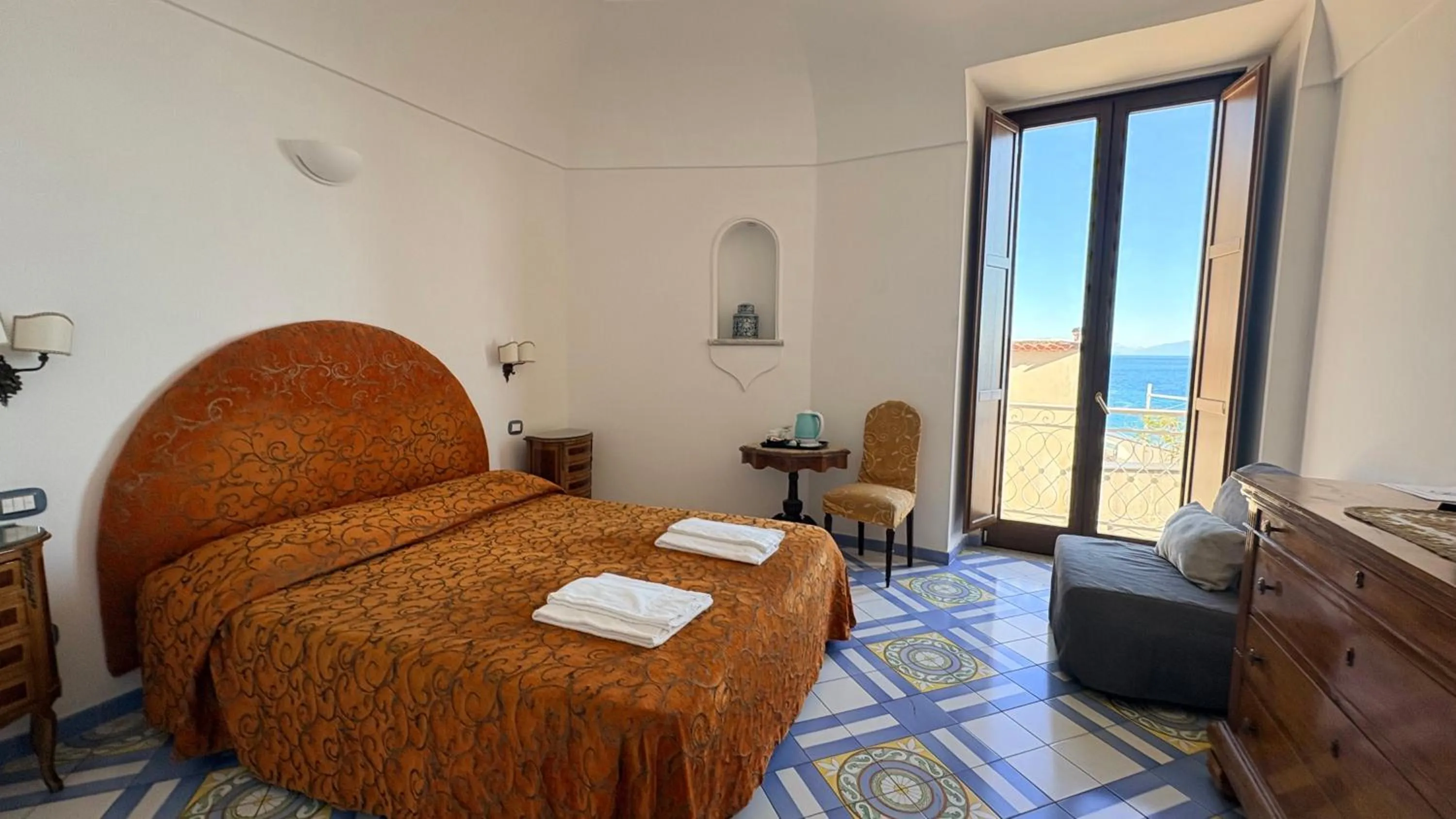 Bedroom, Bed in Hotel Croce Di Amalfi