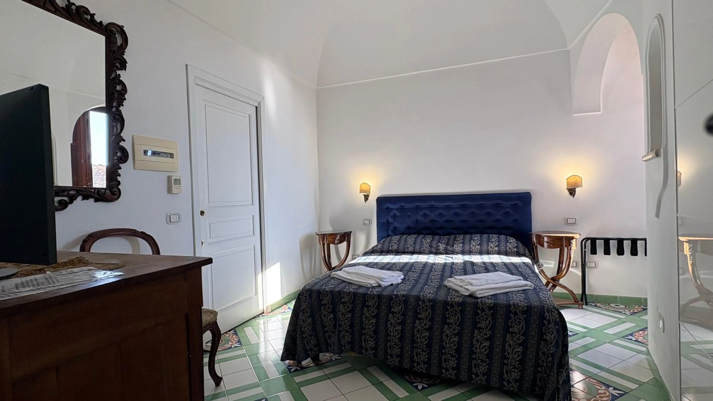 Bedroom, Bed in Hotel Croce Di Amalfi