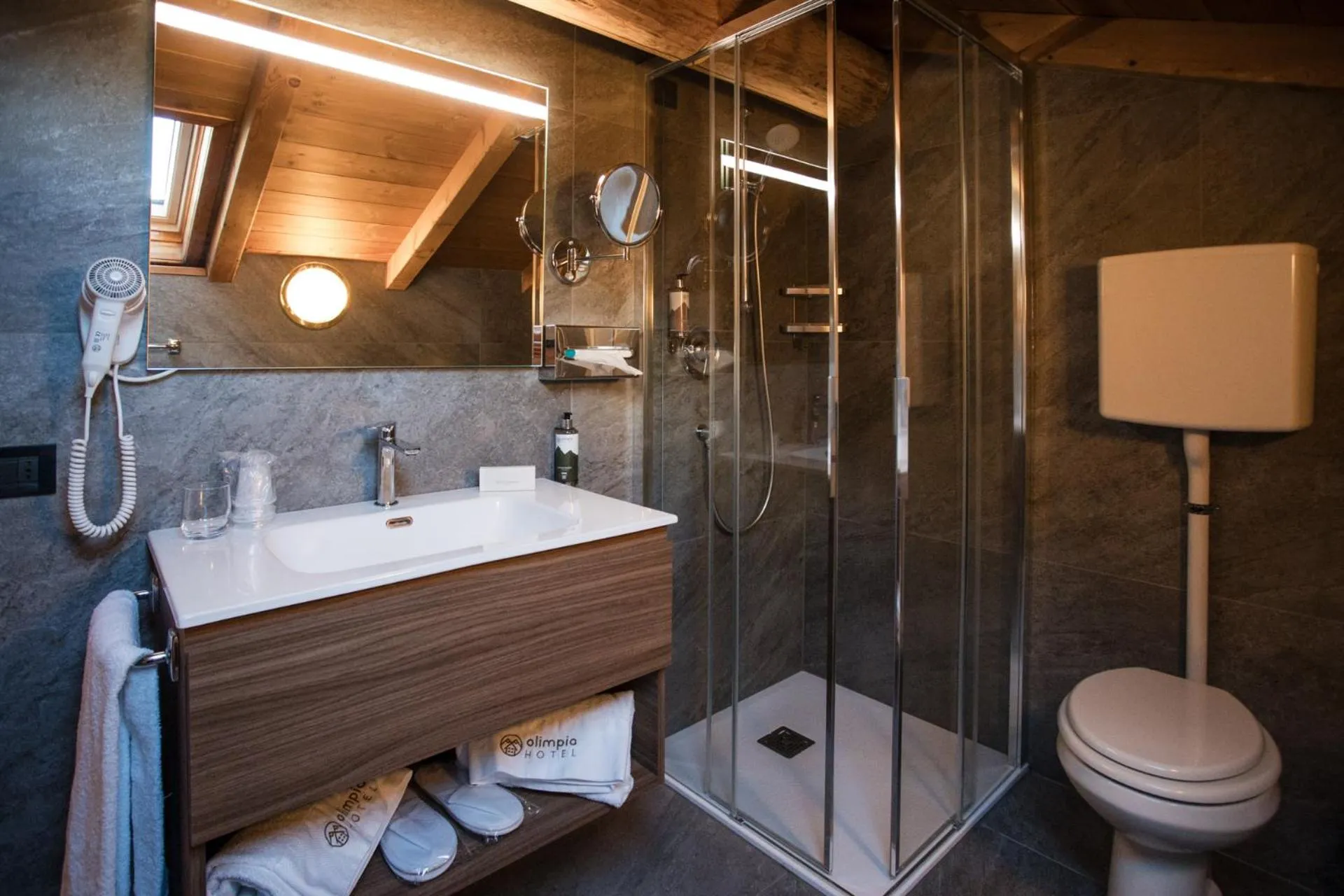 Bathroom in Olimpia Hotel