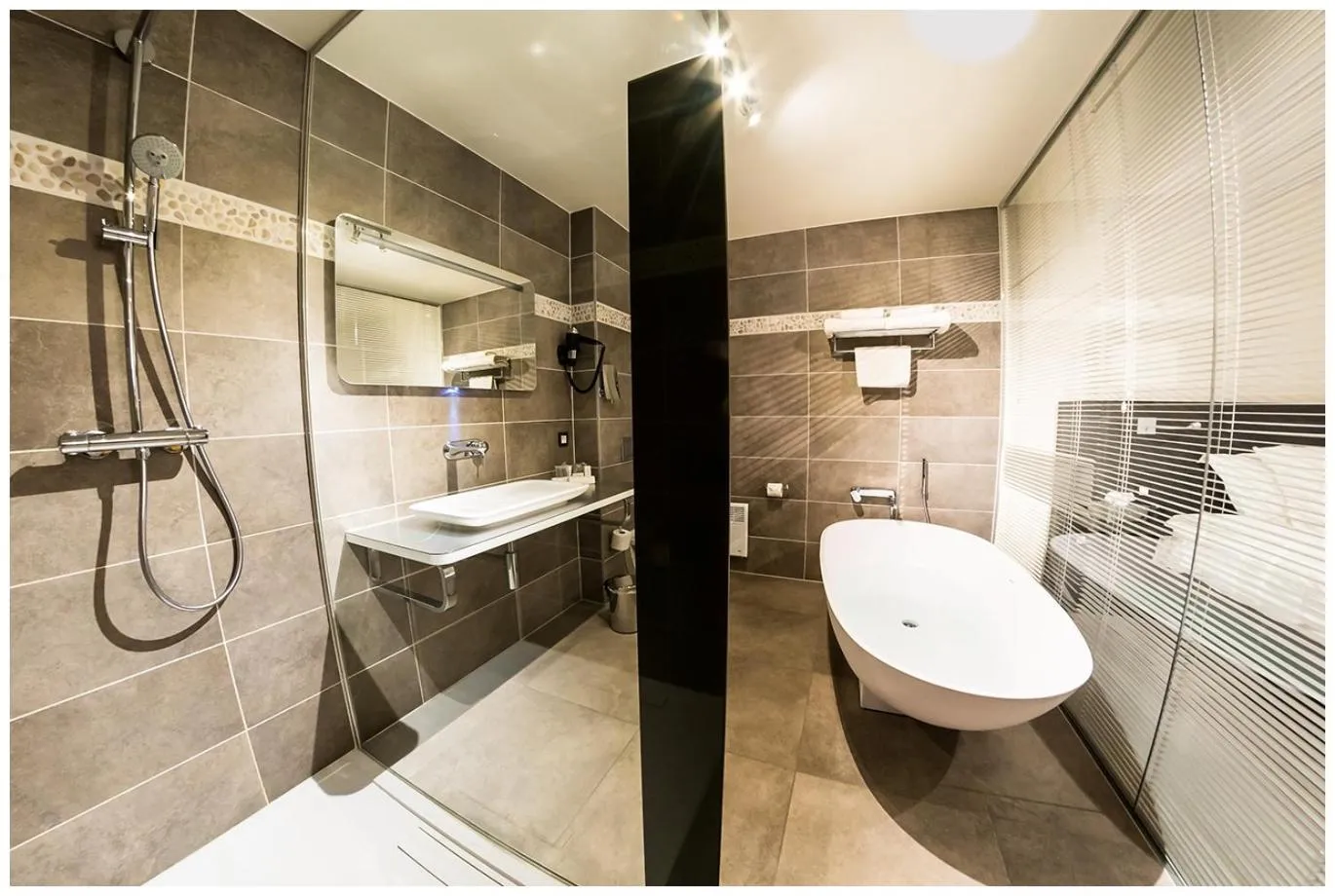 Shower in Abalona Hotel & Apartments