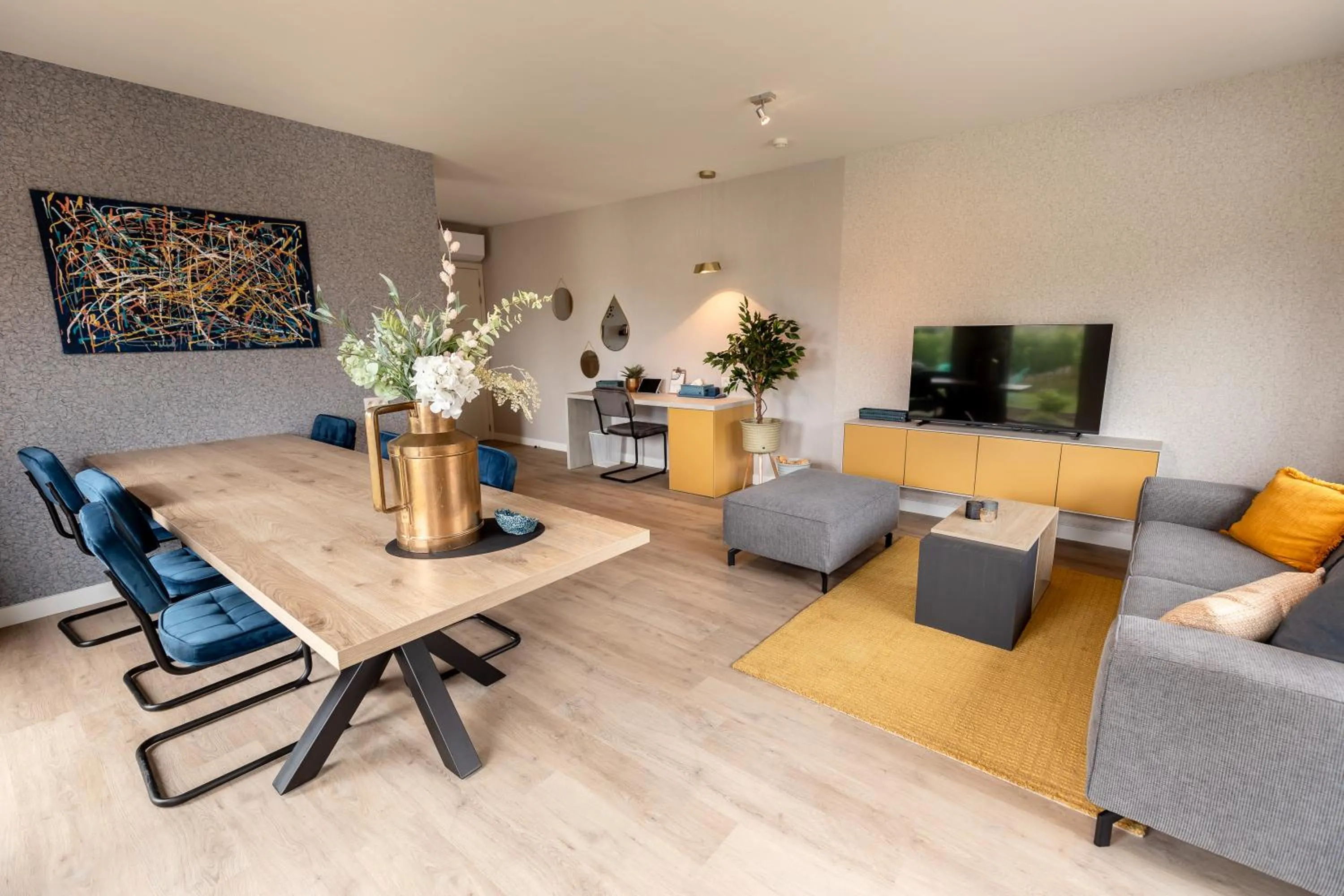 TV and multimedia in Abalona Hotel & Apartments