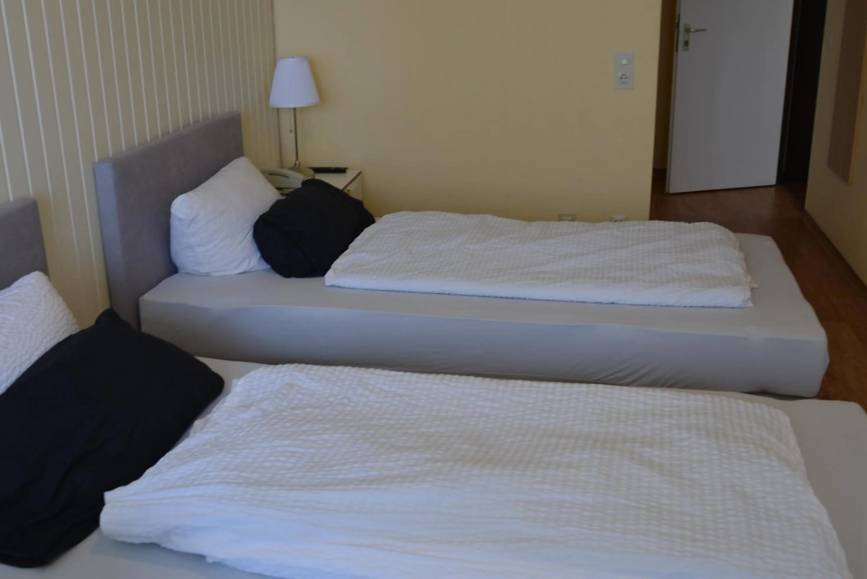 Balcony/Terrace, Bed in Hotel Hages