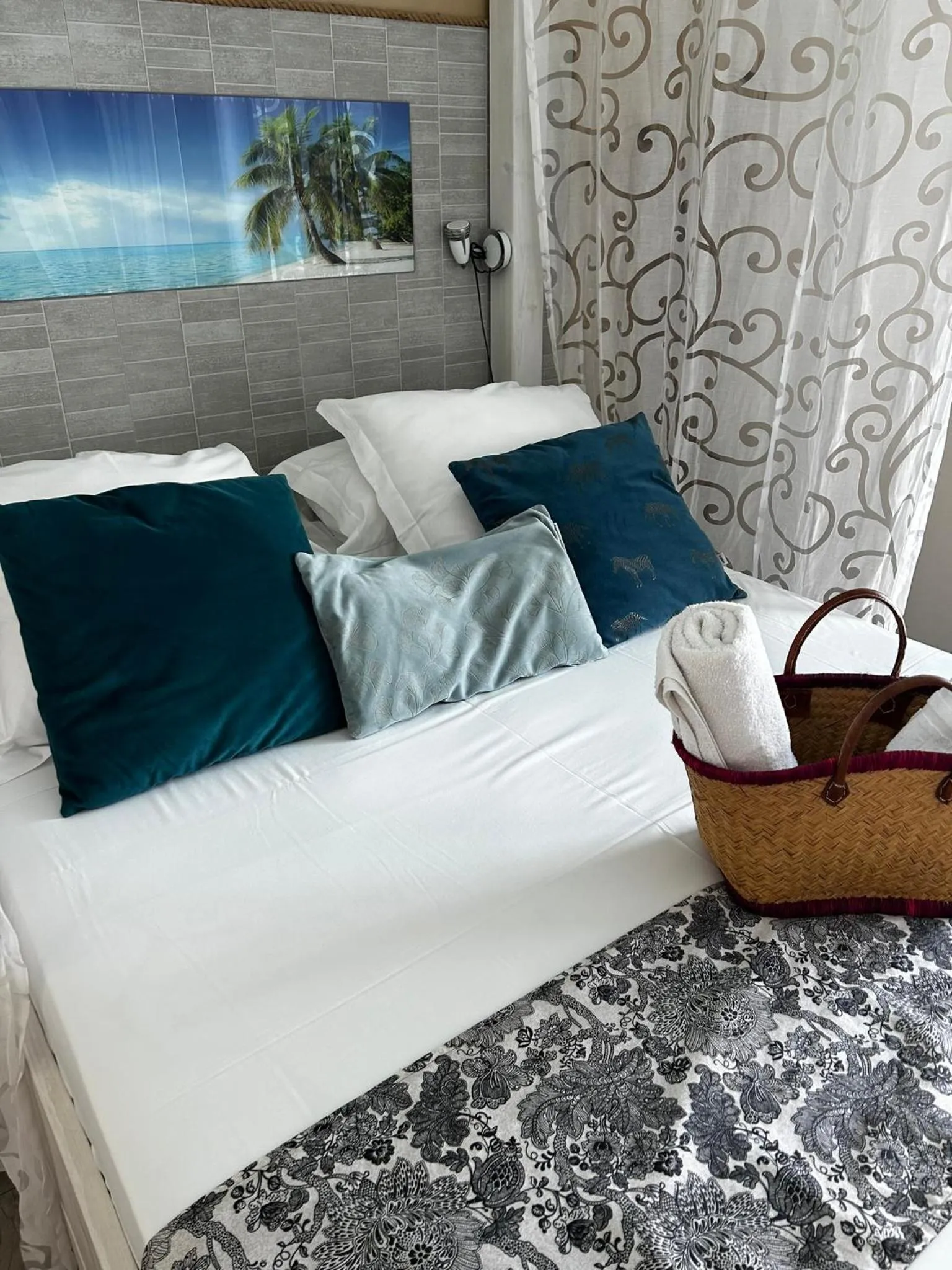 Bed in Hôtel Le Soleil Couchant