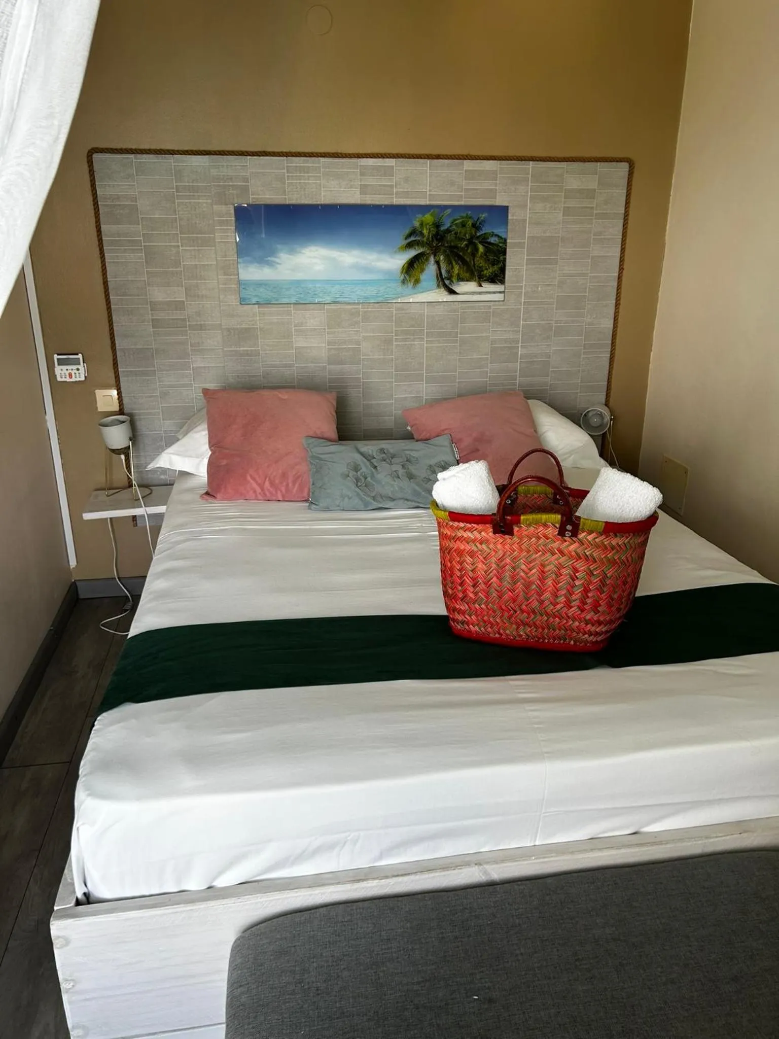 Bed in Hôtel Le Soleil Couchant