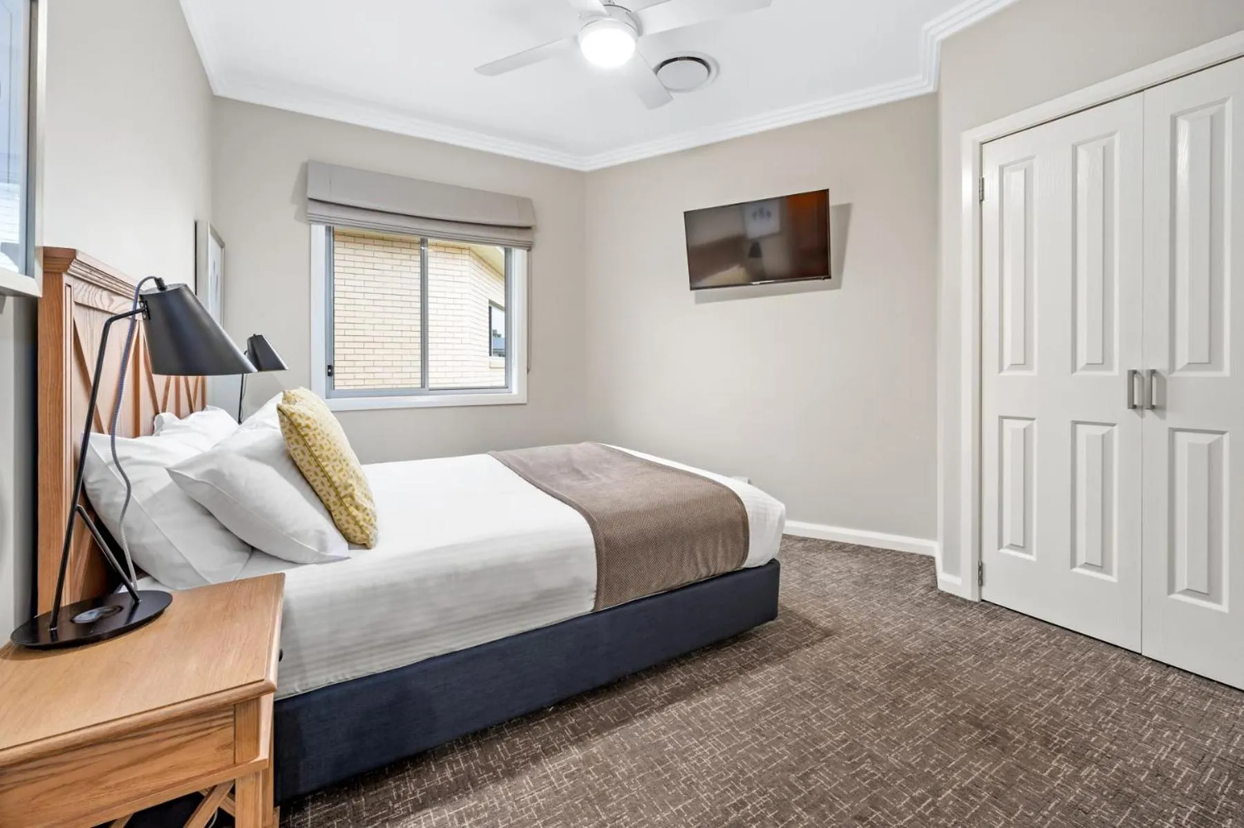 Bedroom, Bed in Hunter Oasis